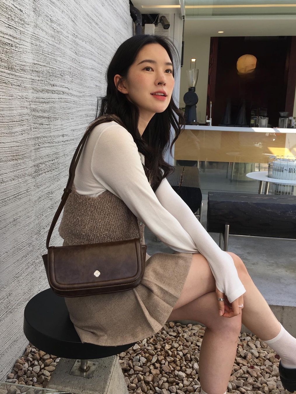 Heeari Women Peony Baguette Bag Brown, Heeari Women Peony Baguette Bag Silver 착용 스타일 - 1