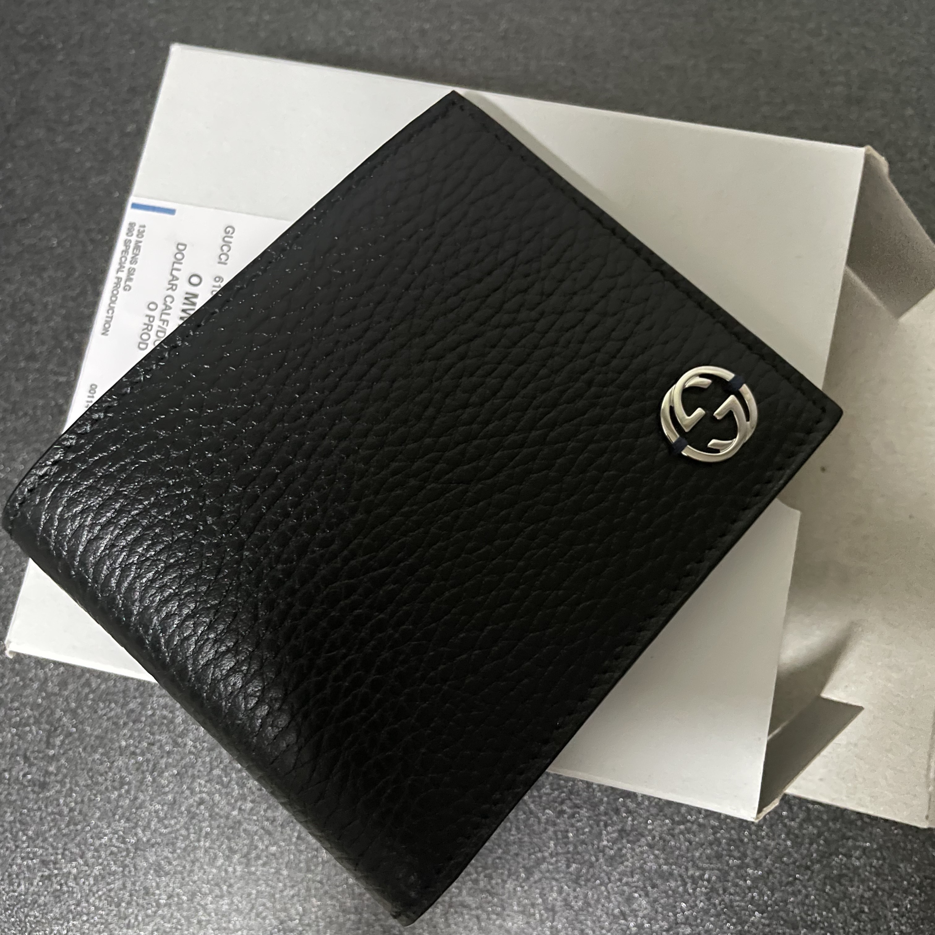 Gucci GG Interlocking Bi-Fold Wallet Black 착용 스타일