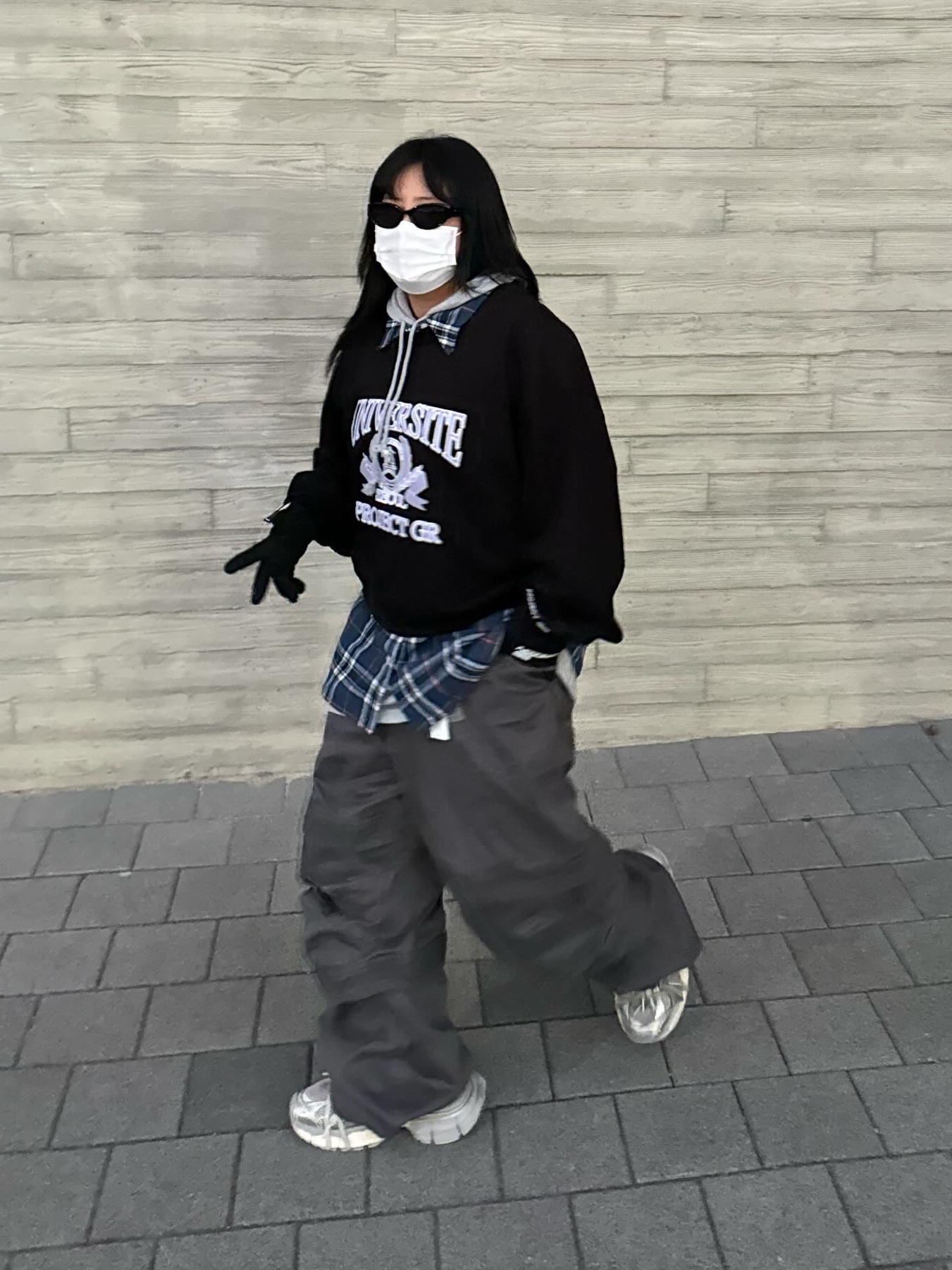 Project G/R 3 Layered Top Black, (W) Balenciaga 3XL Sneakers Light Beige 착용 스타일 - 3