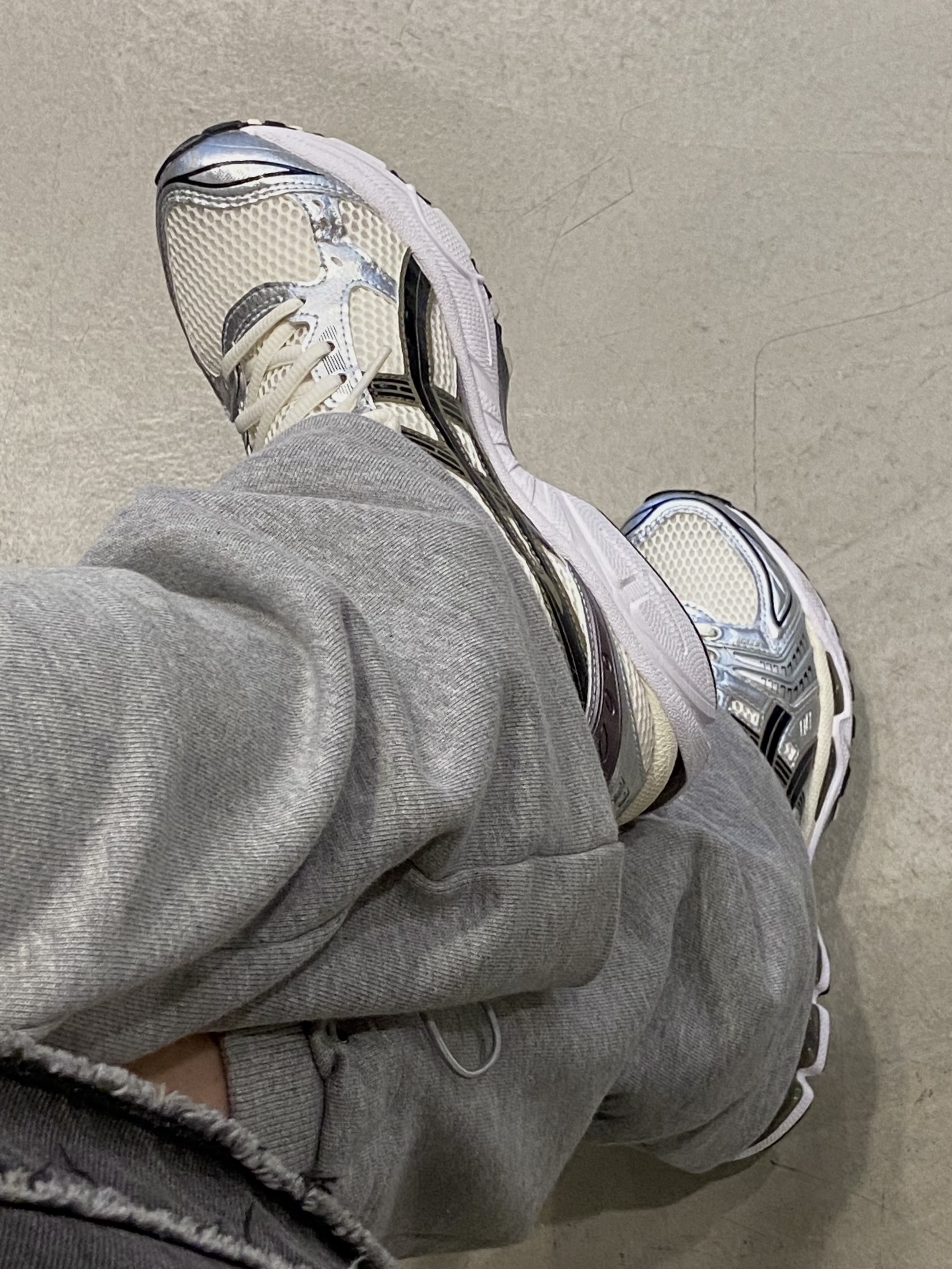 Asics Gel-Kayano 14 Cream Black 착용 스타일 - 7