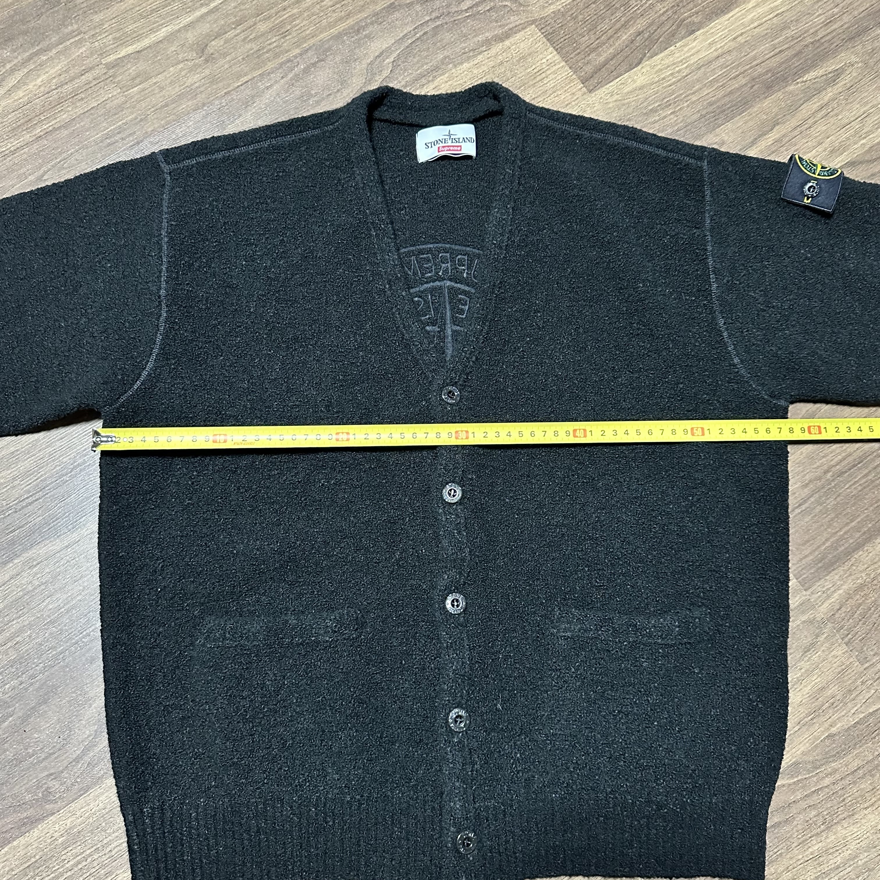 Supreme x Stone Island Boucle Cardigan Black - 23FW, Supreme x Stone Island Boucle Cardigan Olive - 23FW 착용 스타일 - 6