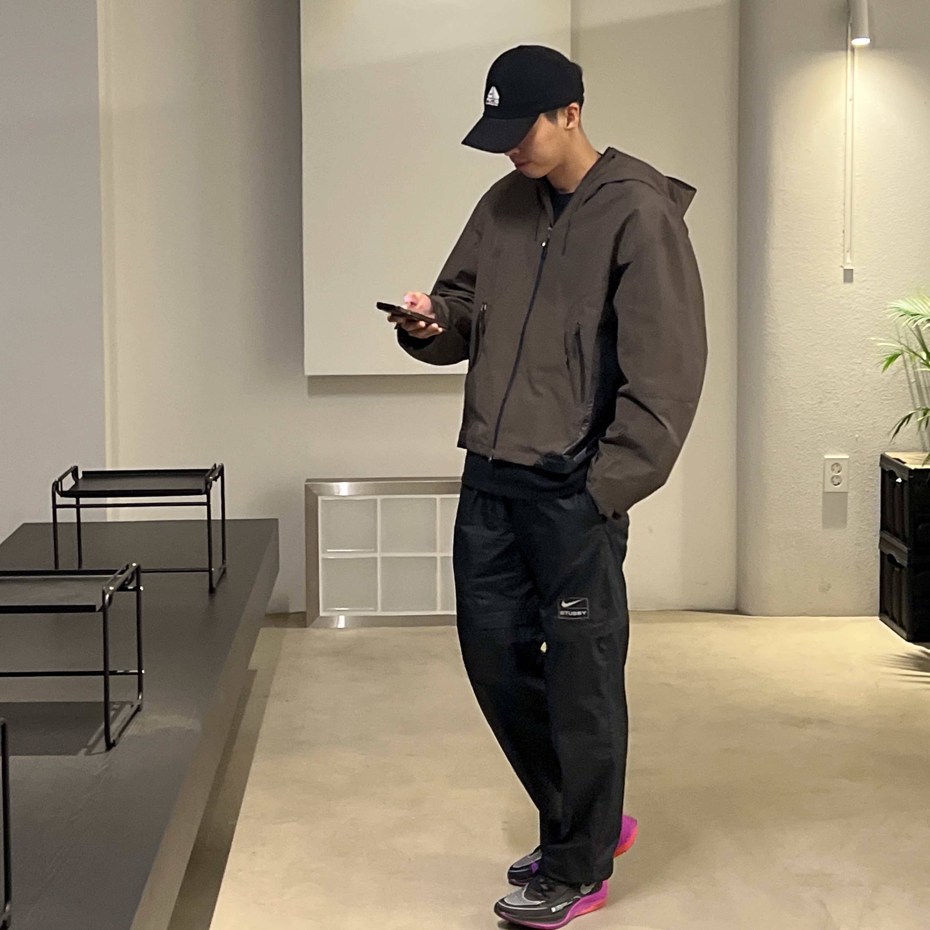 Supreme x Nike ACG Denim 6-Panel Black - 22FW, Nike x Stussy NRG FL Storm-Fit Pants Black (DO7170-010) 착용 스타일 - 1