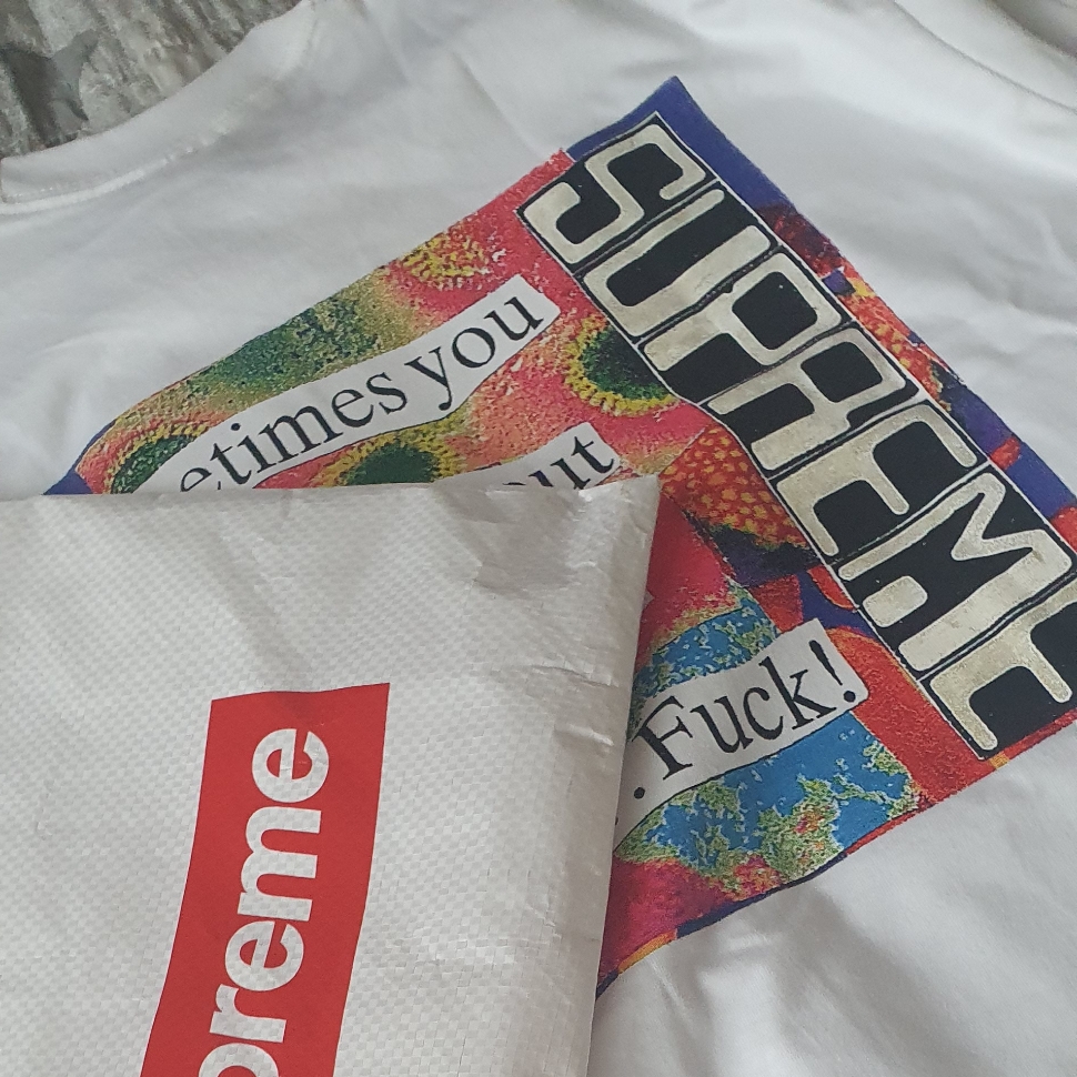 Supreme Static T-Shirt Ash Grey - 23FW, Supreme Static T-Shirt White - 23FW 착용 스타일 - 1
