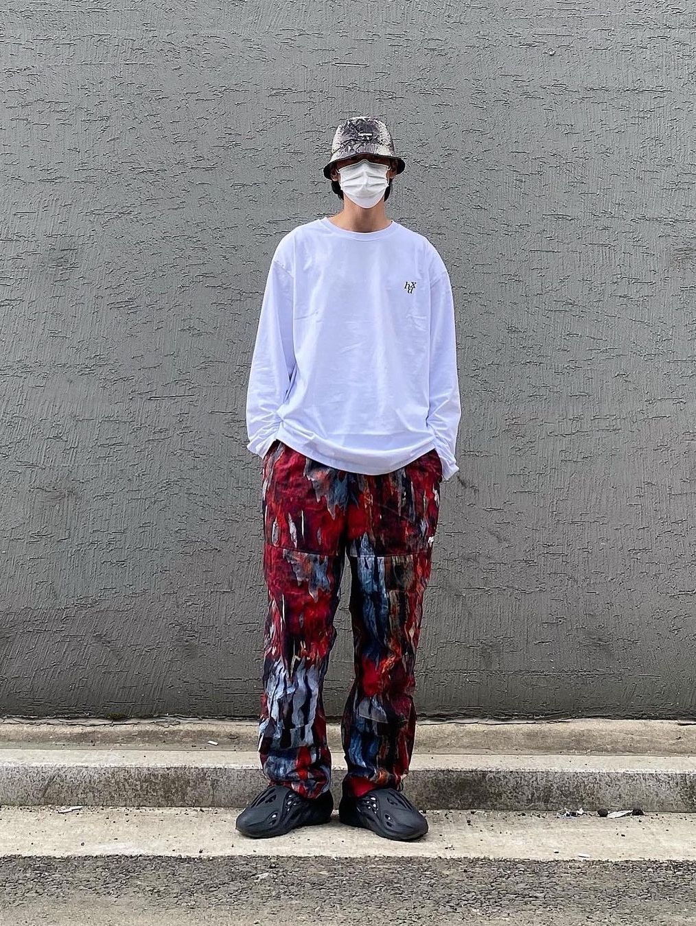 Supreme x The North Face Snakeskin Packable Reversible Crusher Black - 18SS, Supreme Gore-Tex Corduroy Classic Logo 6-Panel Black - 21FW 착용 스타일 - 1