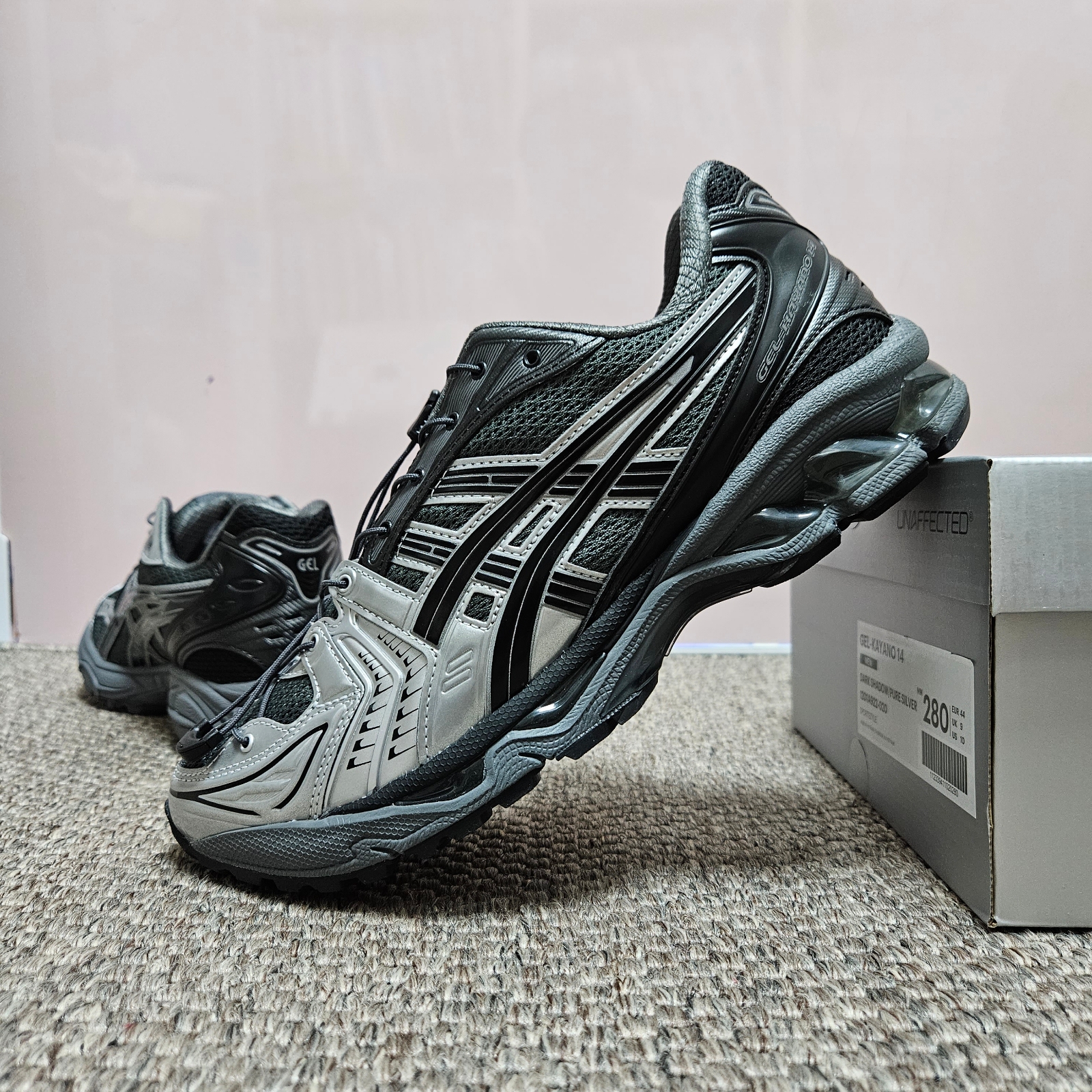 Asics x Unaffected Gel-Kayano 14 Silver Moon 착용 스타일 - 1