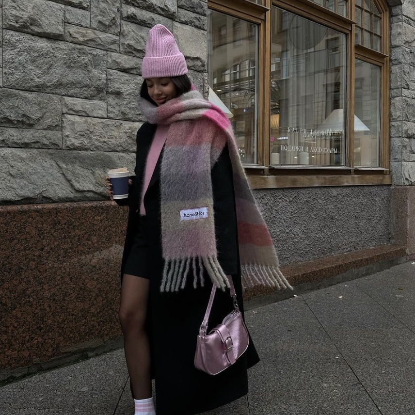 Acne Studios Mohair Check Muffler Fuchsia Lilac Pink 착용 스타일