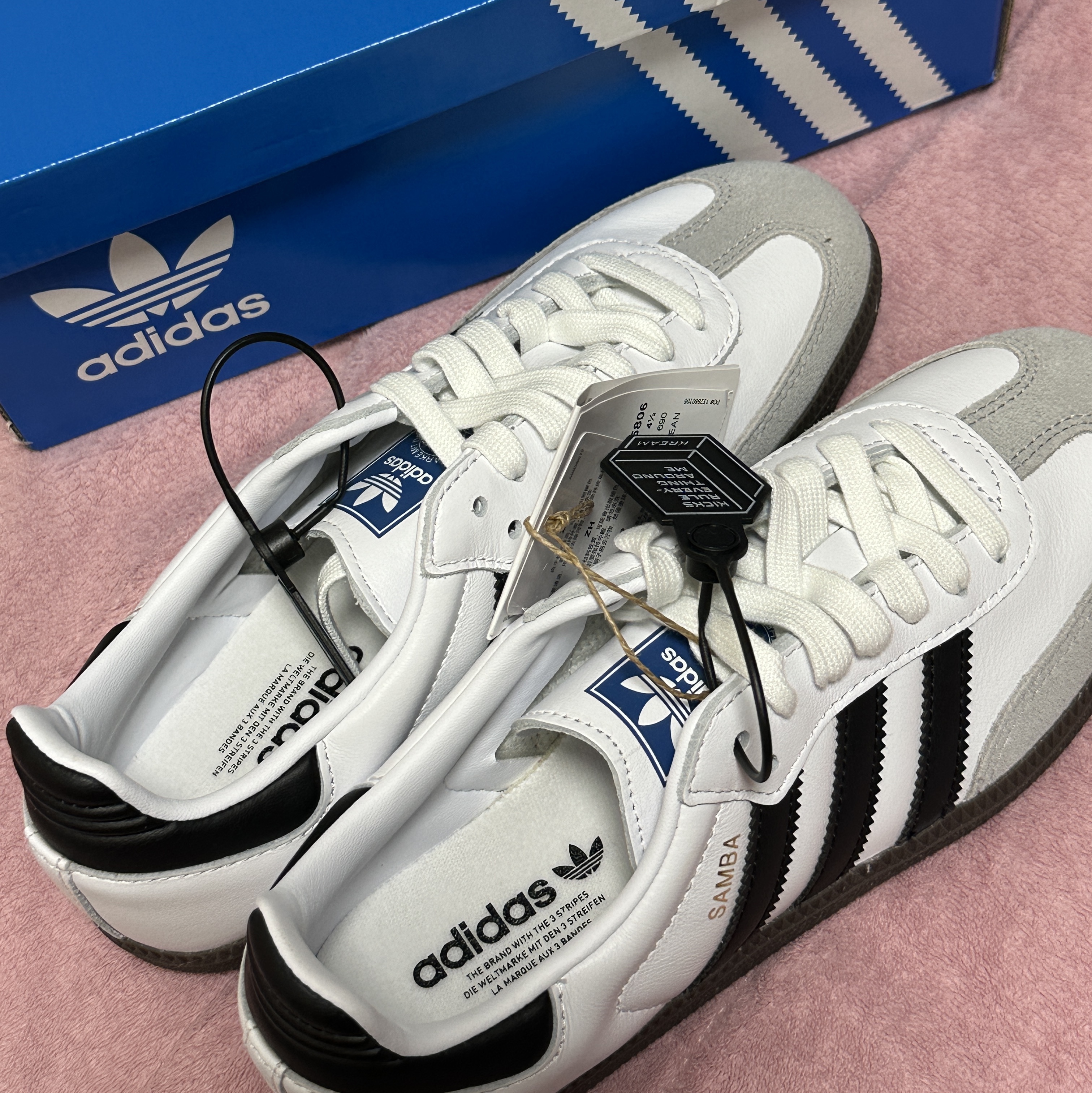 Adidas Samba OG Cloud White 착용 스타일 - 2