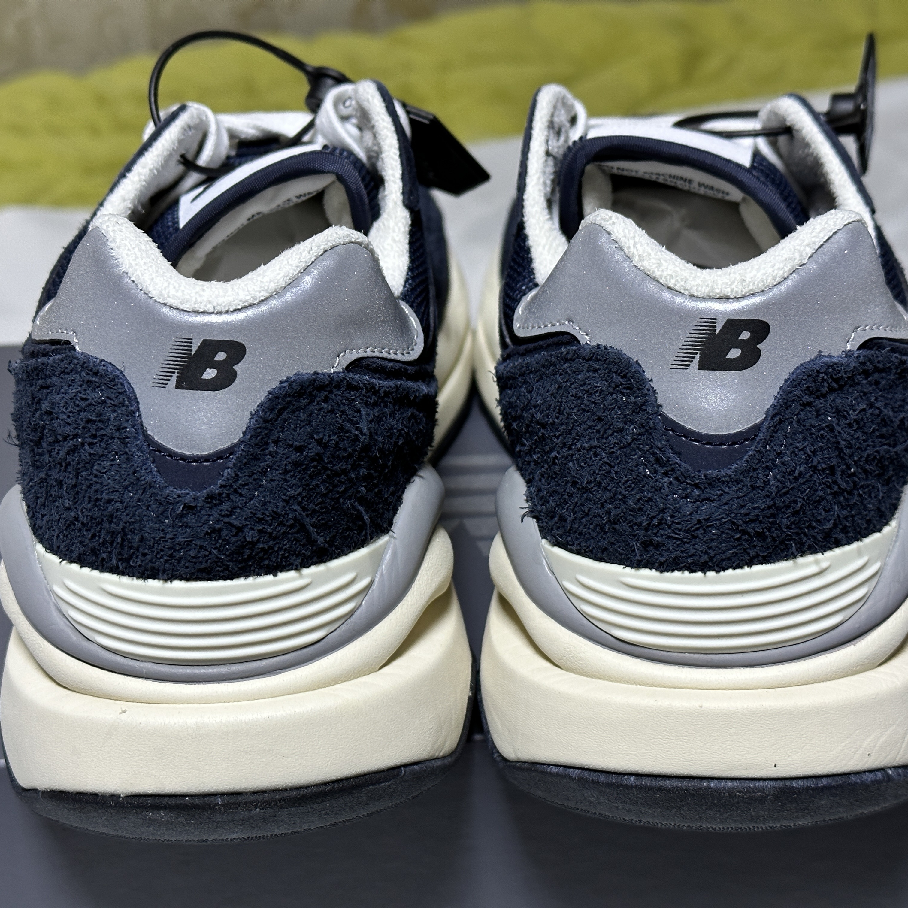 New Balance 5740 Vintage Lux Eclipse 착용 스타일 - 5
