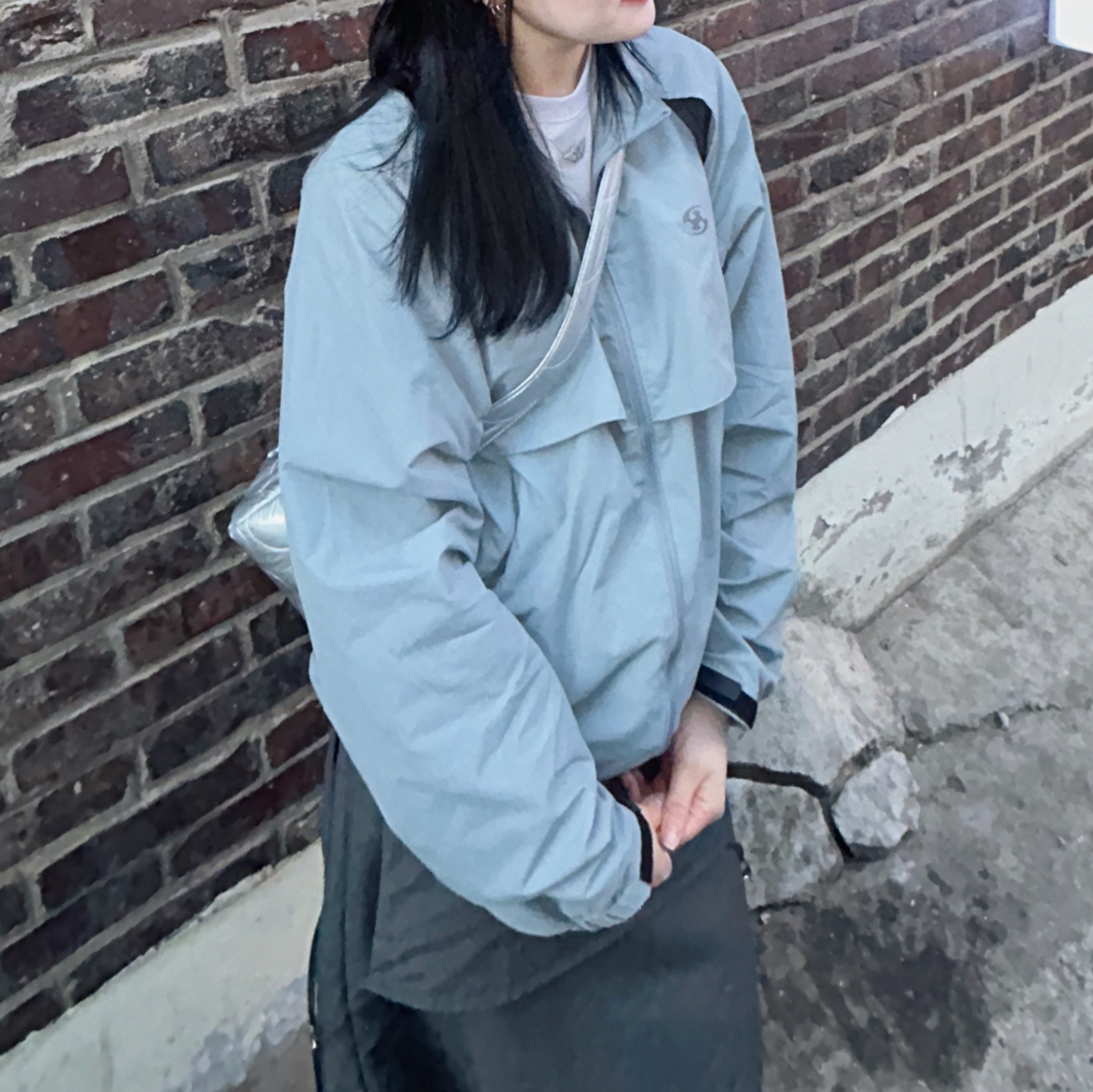 Art Of Field Section Short Sleeved T-Shirt Light Gray, Sansan Gear Slash Slit Jacket Charcoal - 23SS 착용 스타일 - 2