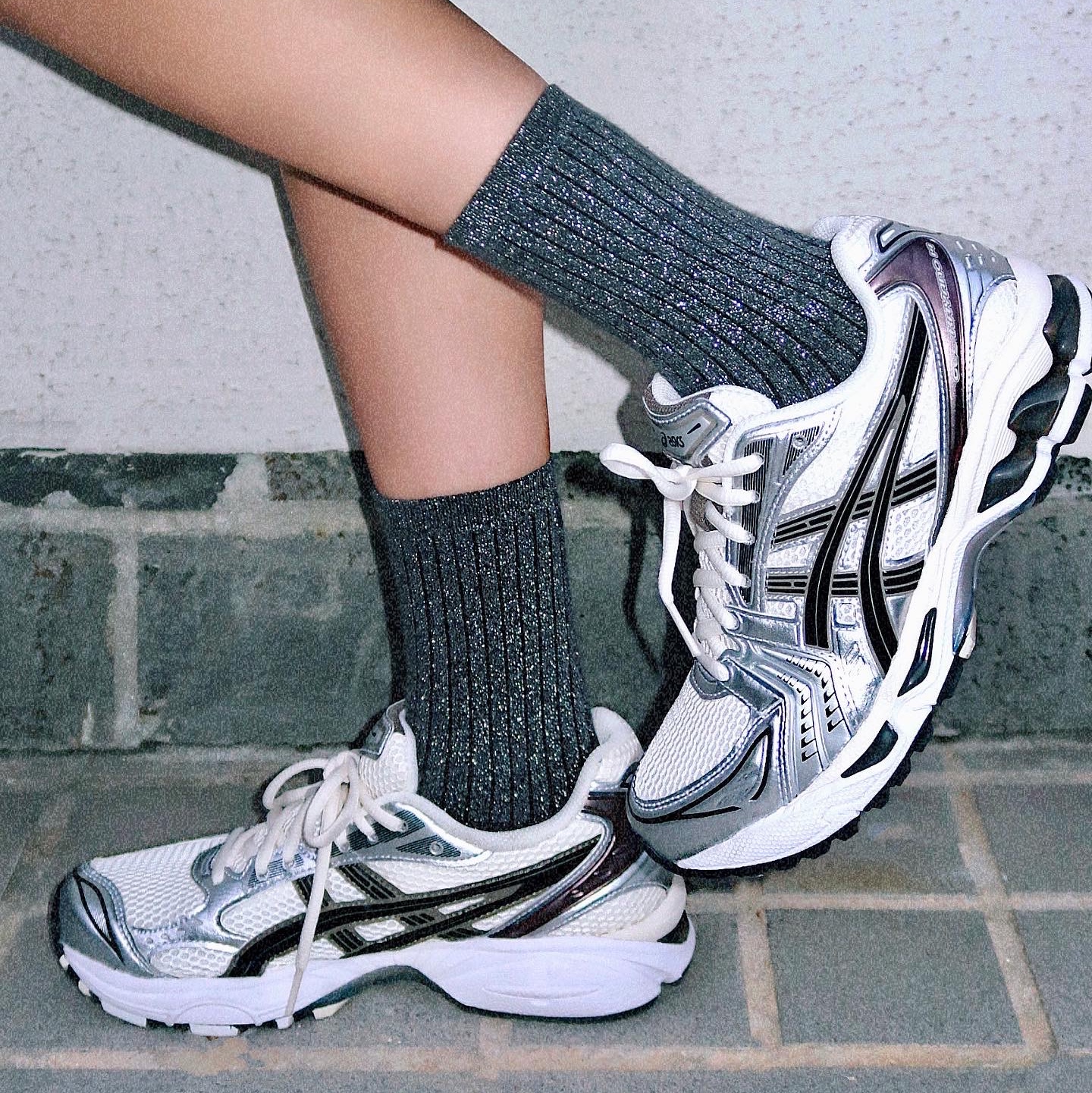 Asics Gel-Kayano 14 Cream Black 착용 스타일 - 2