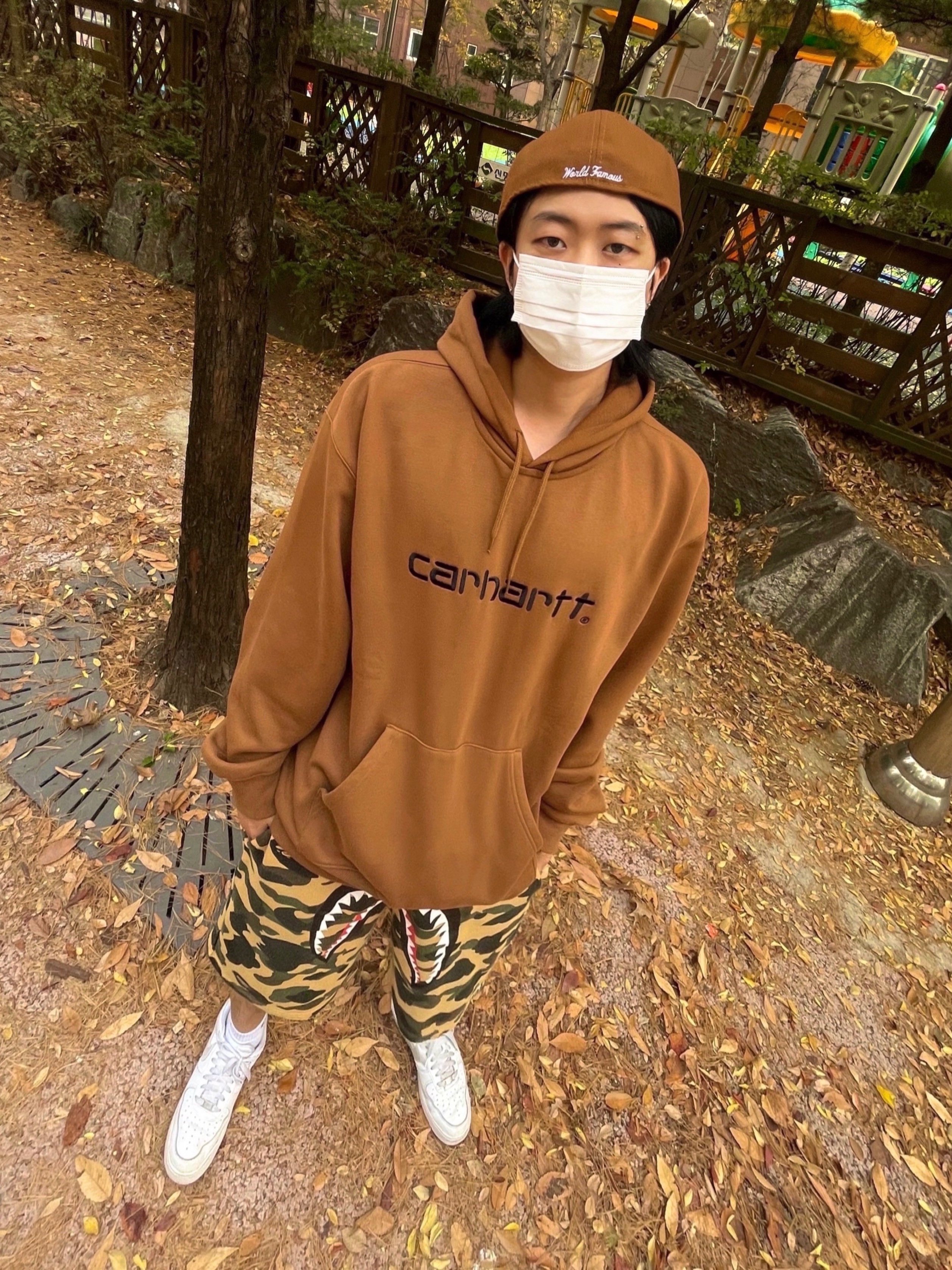 Supreme Money Box Logo New Era Brown - 22FW, Nike Air Force 1 '07 Low White 착용 스타일 - 1