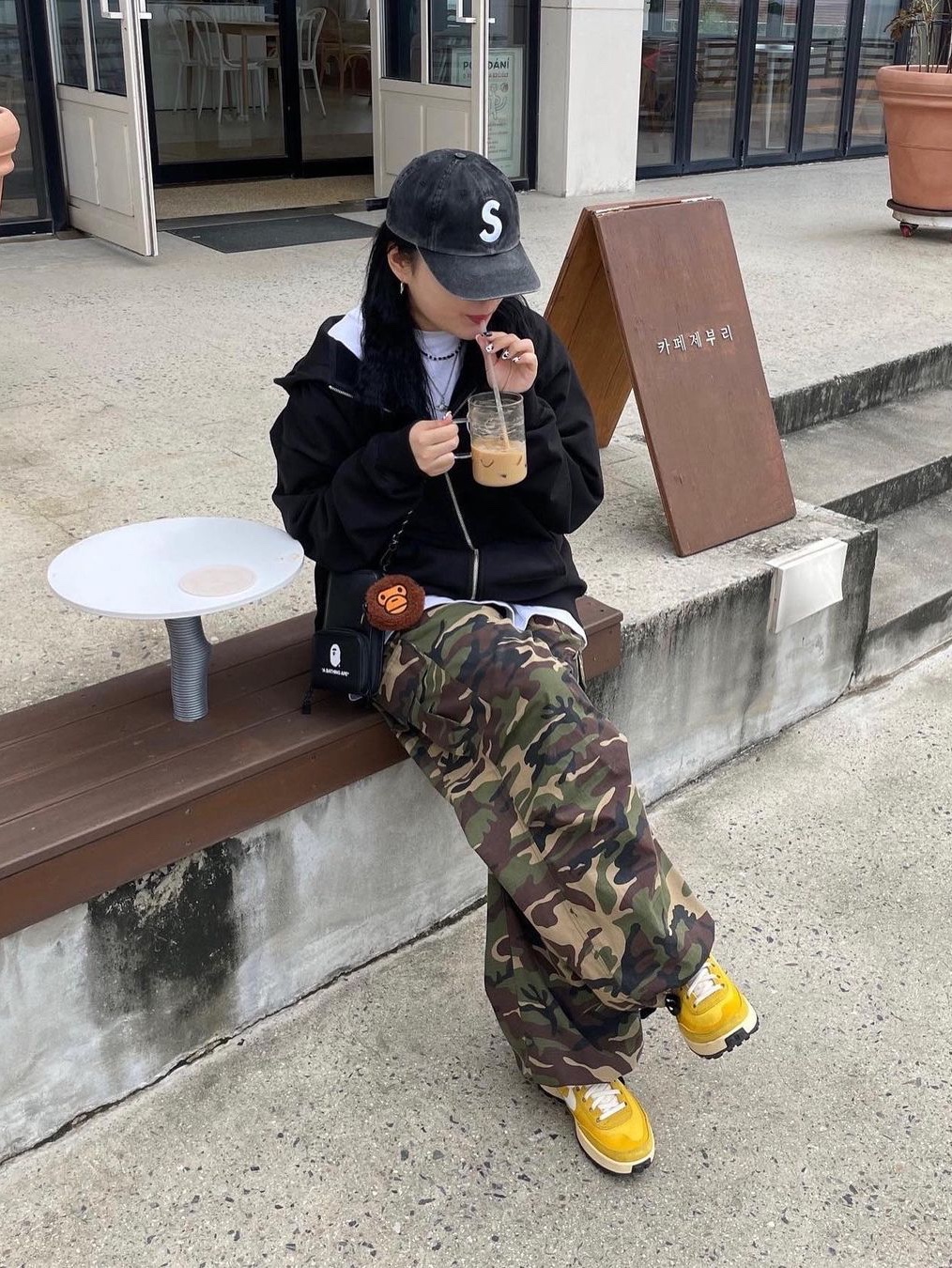 Supreme x The North Face Snakeskin Packable Reversible Crusher Black - 18SS, Supreme Gore-Tex Corduroy Classic Logo 6-Panel Black - 21FW 착용 스타일 - 4