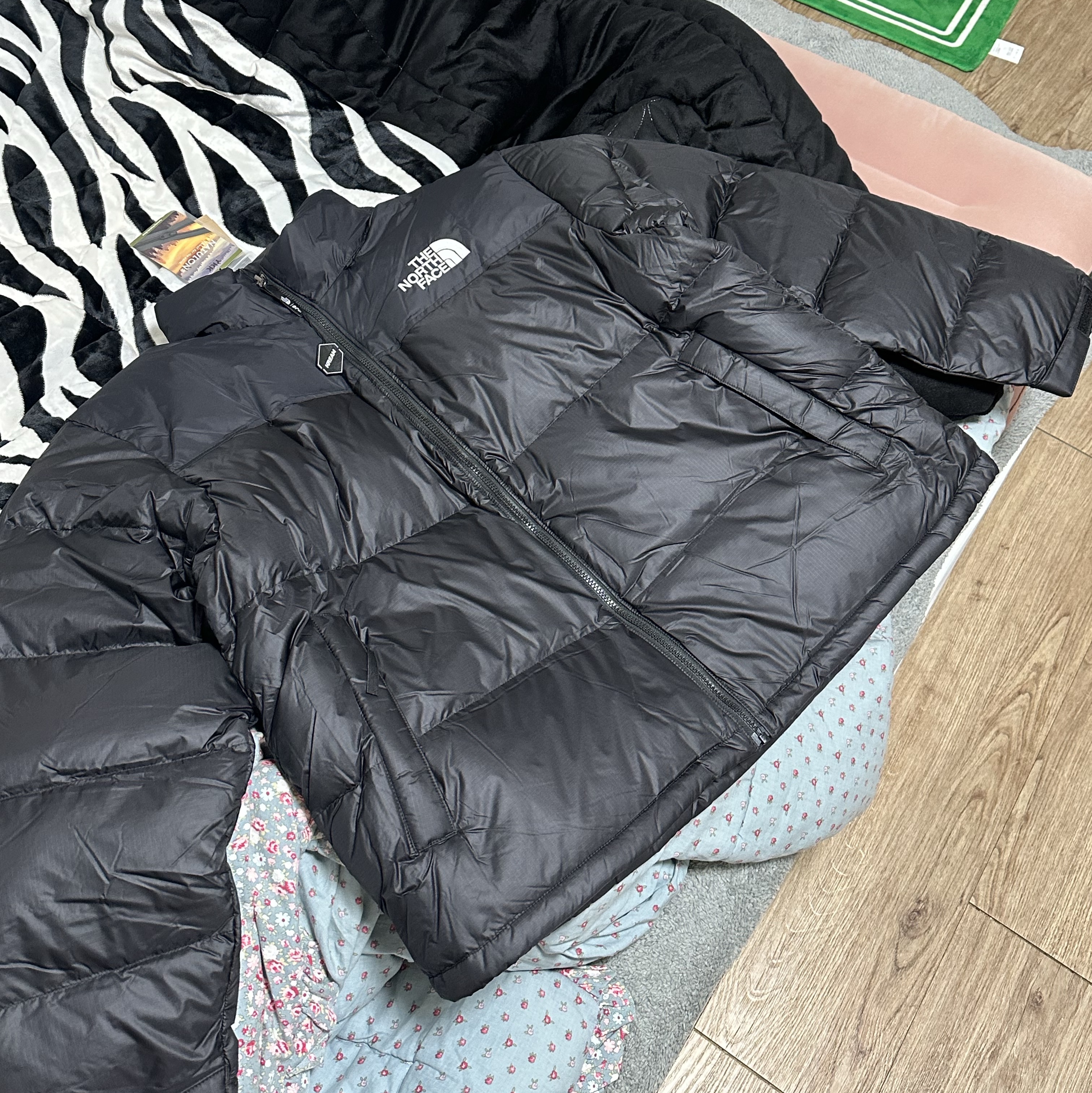 The North Face 1996 Eco Nuptse Jacket Black 착용 스타일