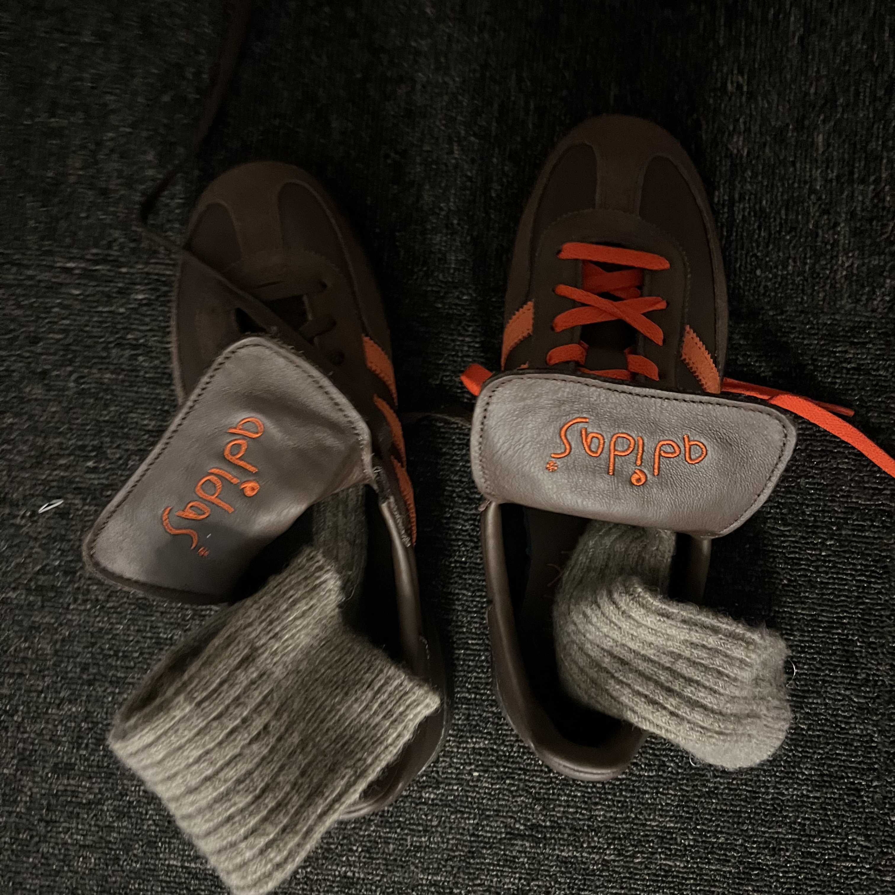 Adidas Spezial Handball Brown Collegiate Orange 착용 스타일 - 2
