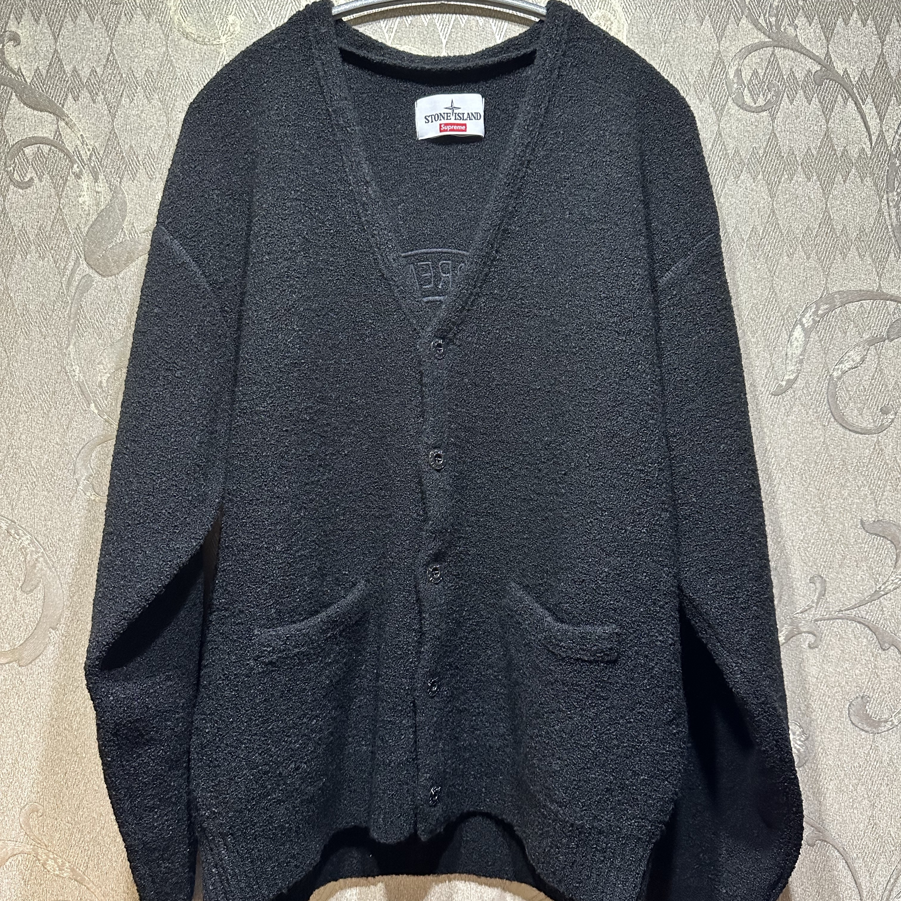 Supreme x Stone Island Boucle Cardigan Black - 23FW, Supreme x Stone Island Boucle Cardigan Olive - 23FW 착용 스타일 - 1