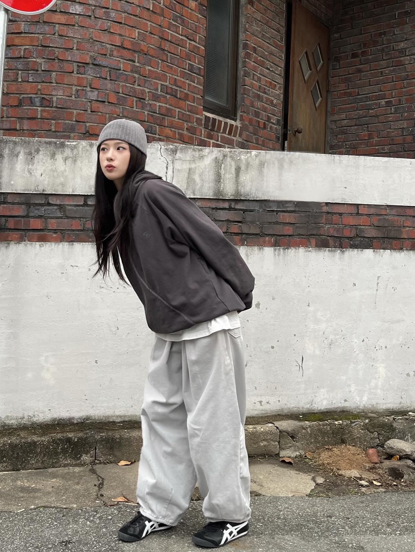 Onitsuka Tiger Mexico 66 Black White, Sansan Gear Taped Hoodie Charcoal - 23SS 착용 스타일