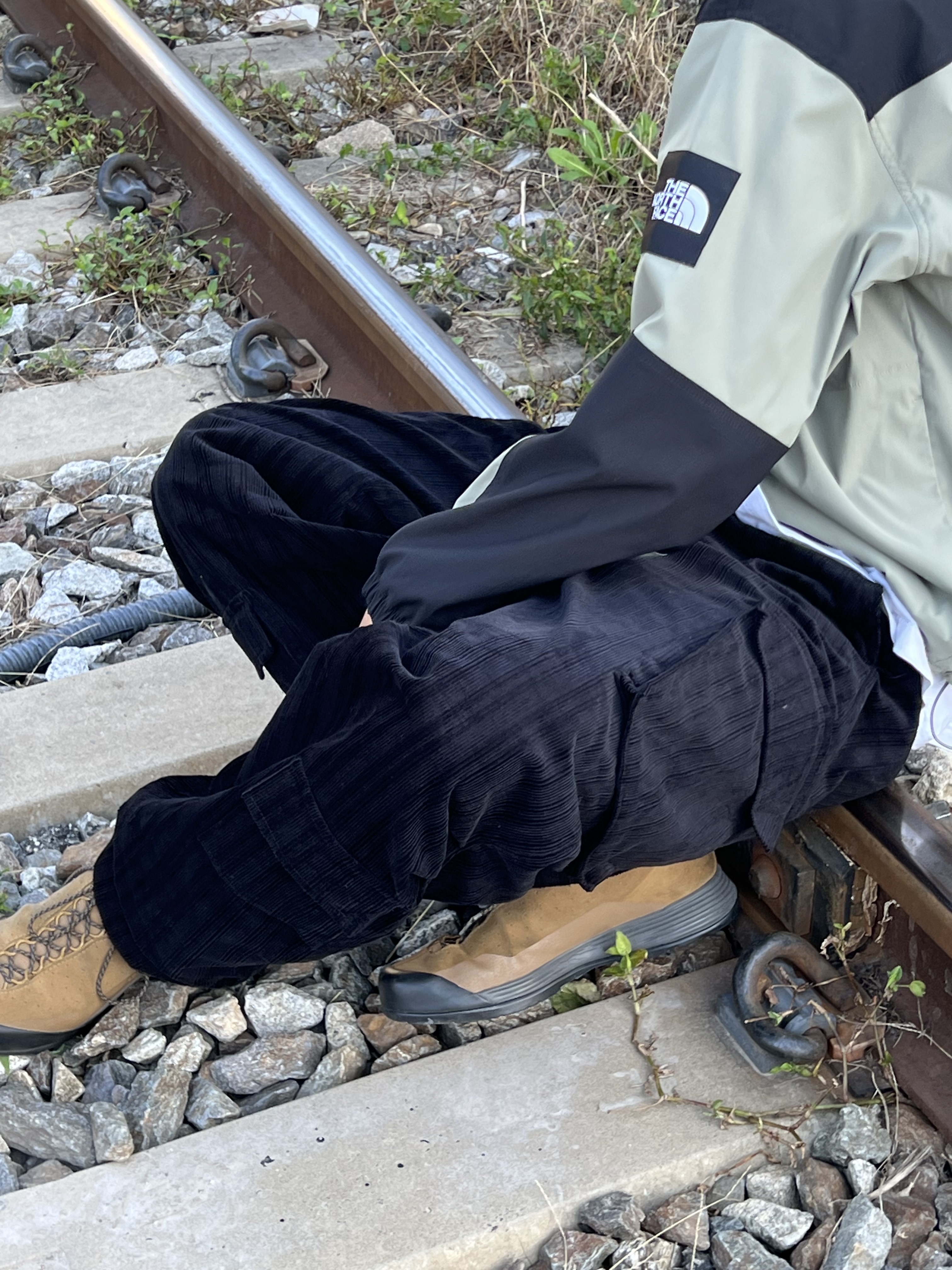 (W) Arc'teryx Konseal FL 2 Leather GTX Black 착용 스타일 - 5