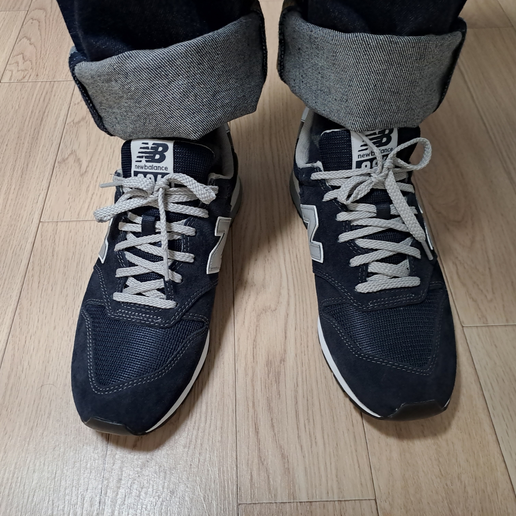New Balance 996 Navy Silver 착용 스타일 - 1