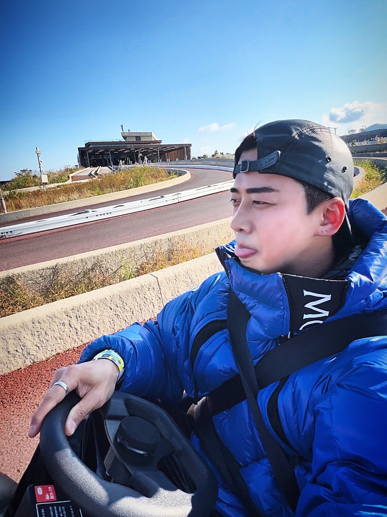 Supreme Leather Camp Cap Black - 21SS, Moncler x Adidas Chambery Short Down Jacket Blue - 23FW 착용 스타일 - 2
