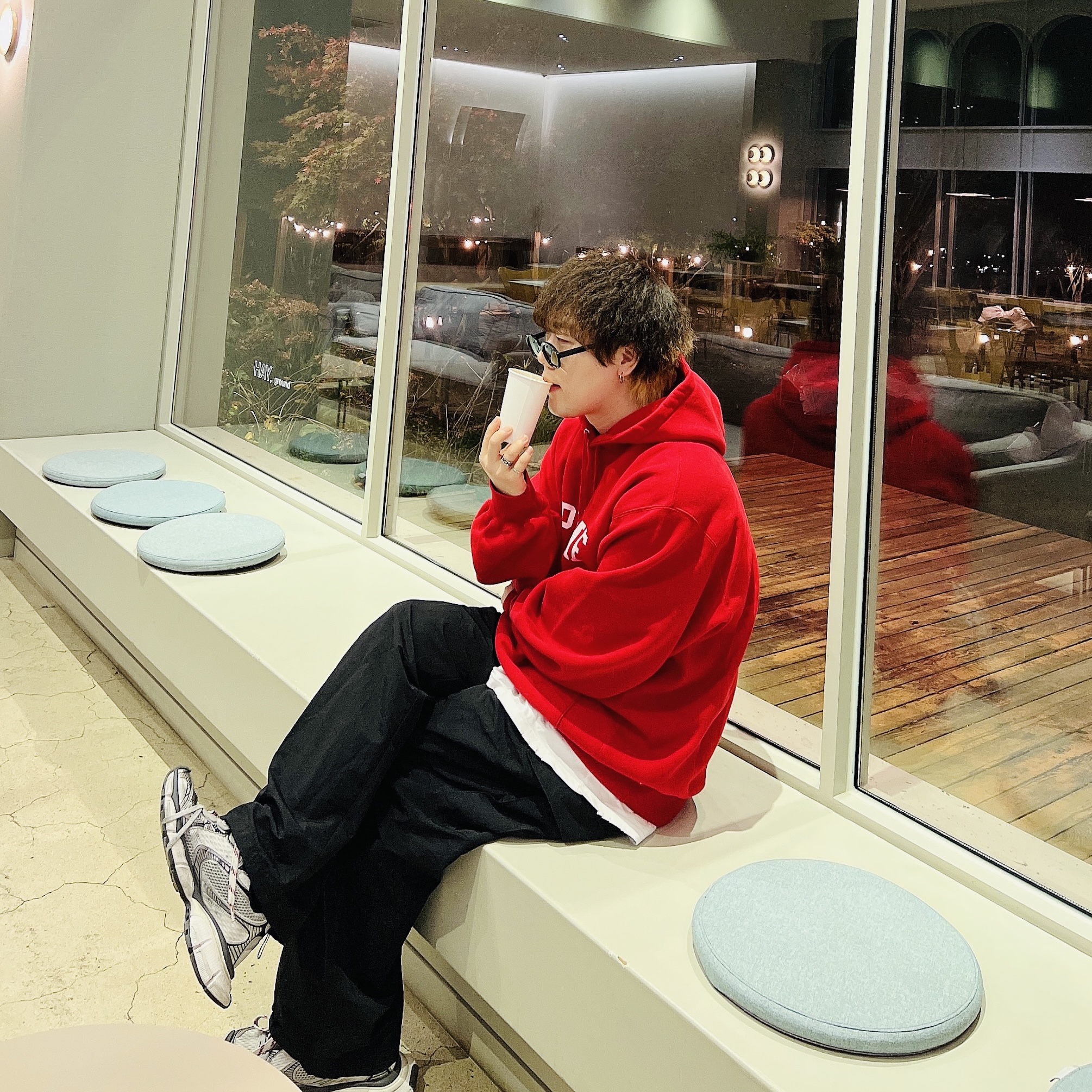 Supreme Varsity Hooded Sweatshirt Red - 23FW, Balenciaga 3XL Sneakers Grey White Red 착용 스타일 - 2