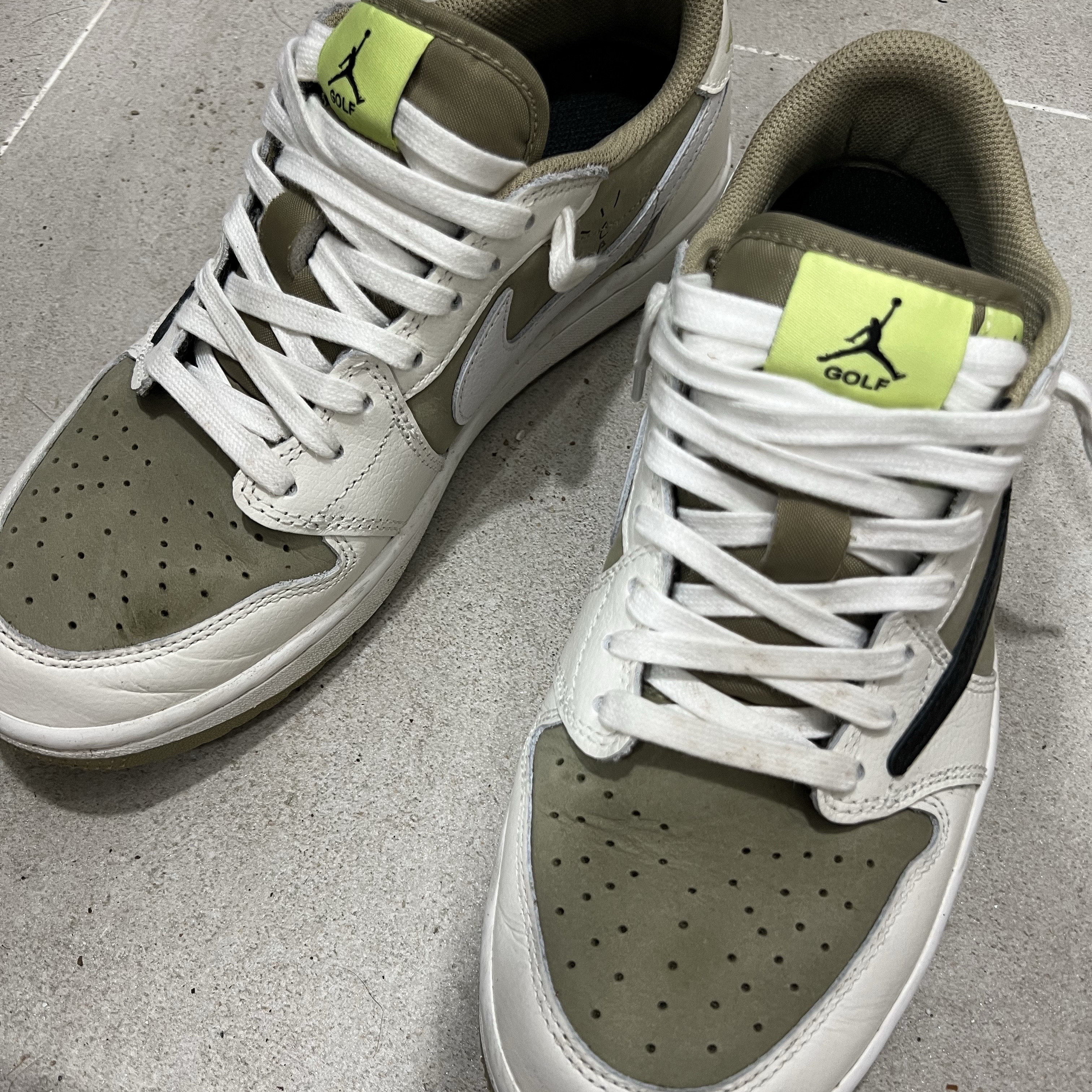 Jordan 1 x Travis Scott Retro Low Golf NRG Neutral Olive 착용 스타일