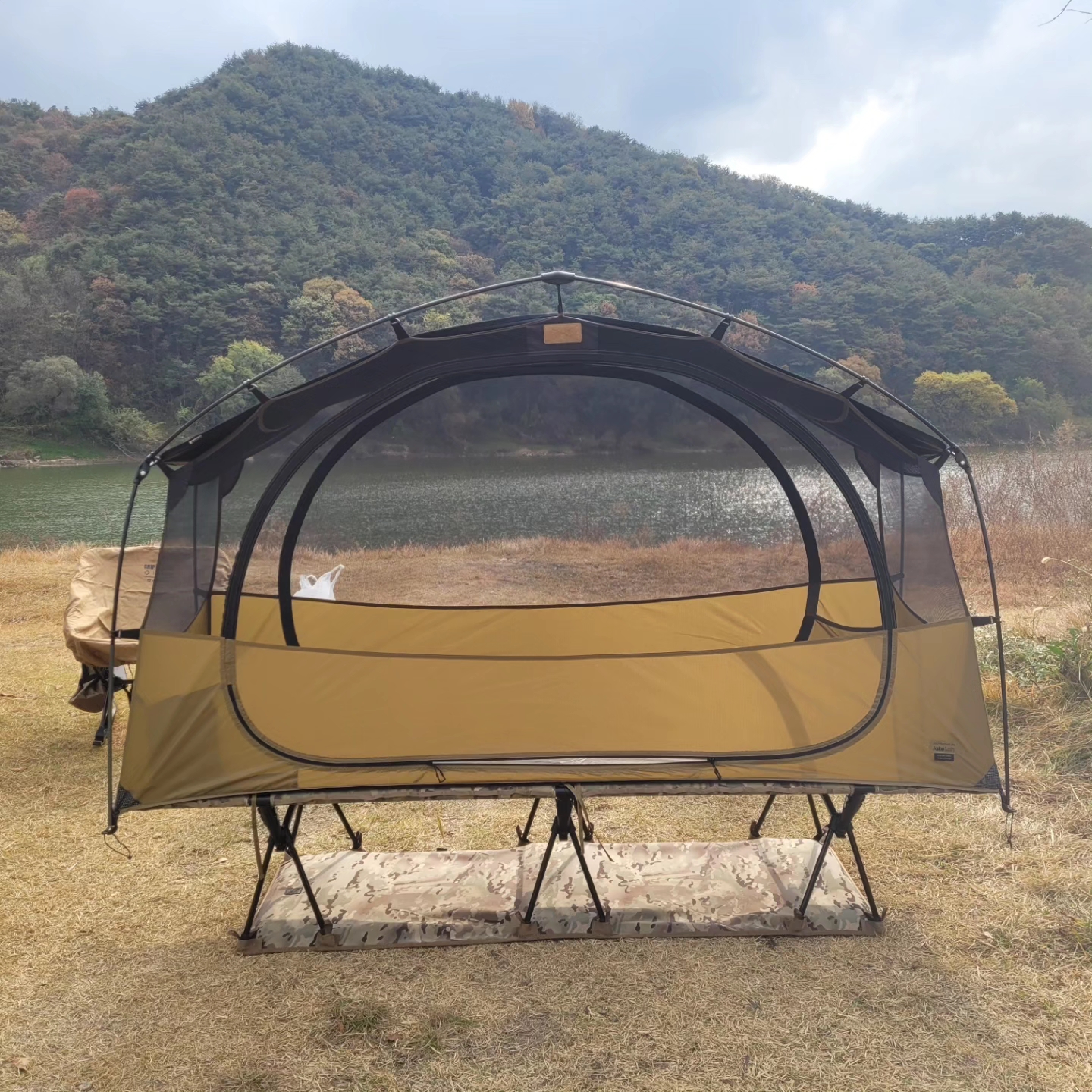 Helinox Tactical Cot Tent Solo Inner Tent Coyote Tan Mesh (With Tactical Cot Tent Solo Fly) 착용 스타일