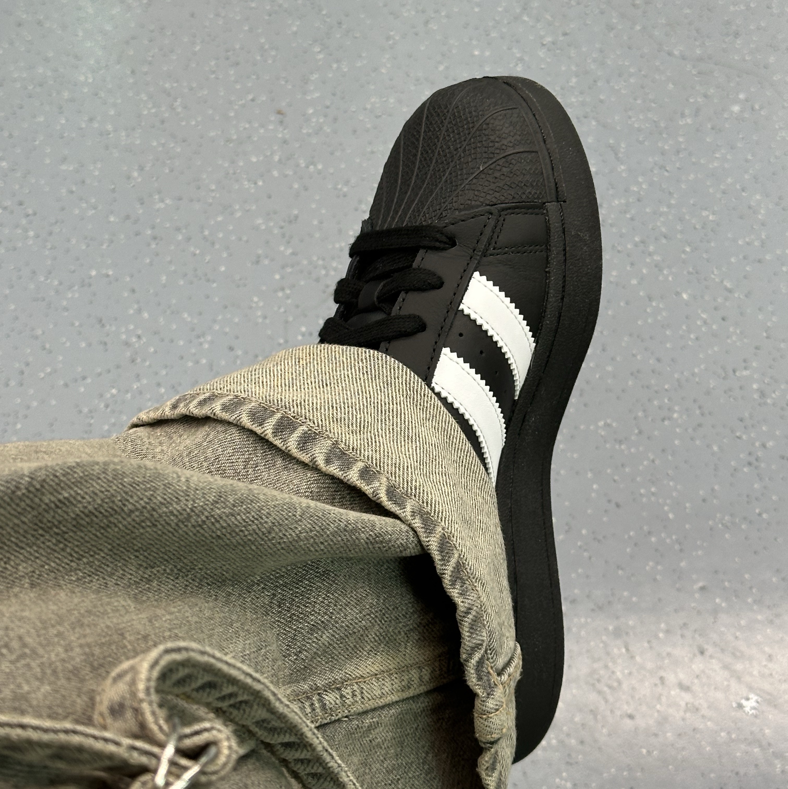 (J) Adidas Superstar XLG Core Black White 착용 스타일