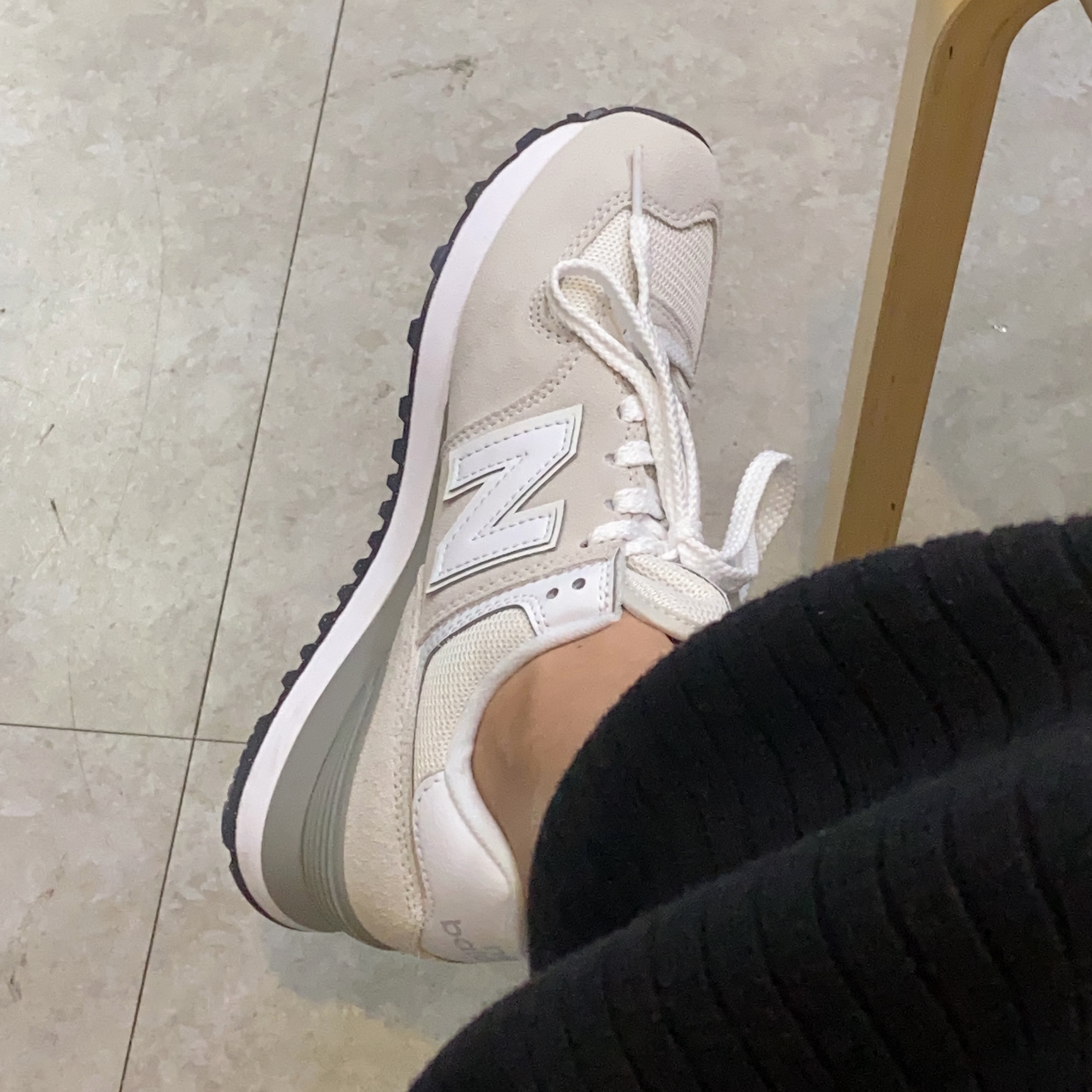 (W) New Balance 574 Ivory - B Standard 착용 스타일 - 1
