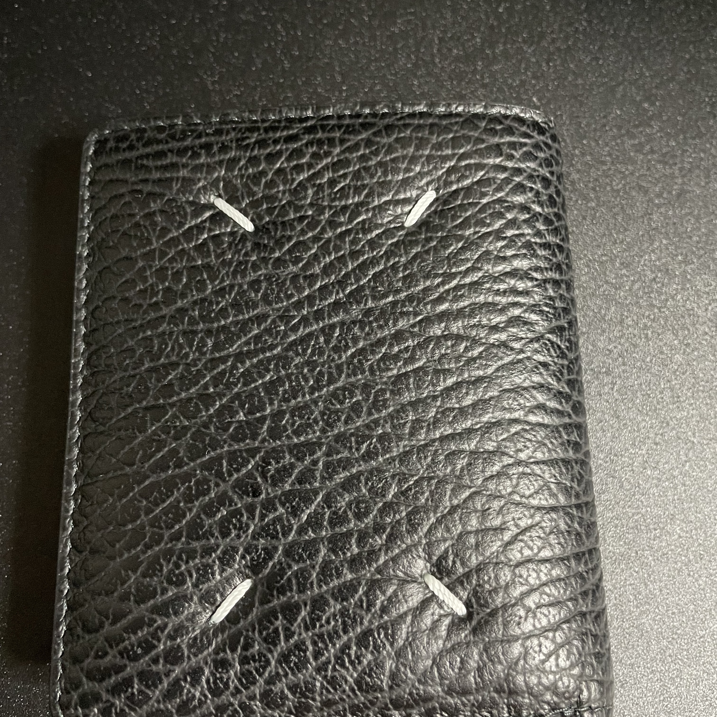 Maison Margiela Compact Bi-Fold Wallet Black 착용 스타일