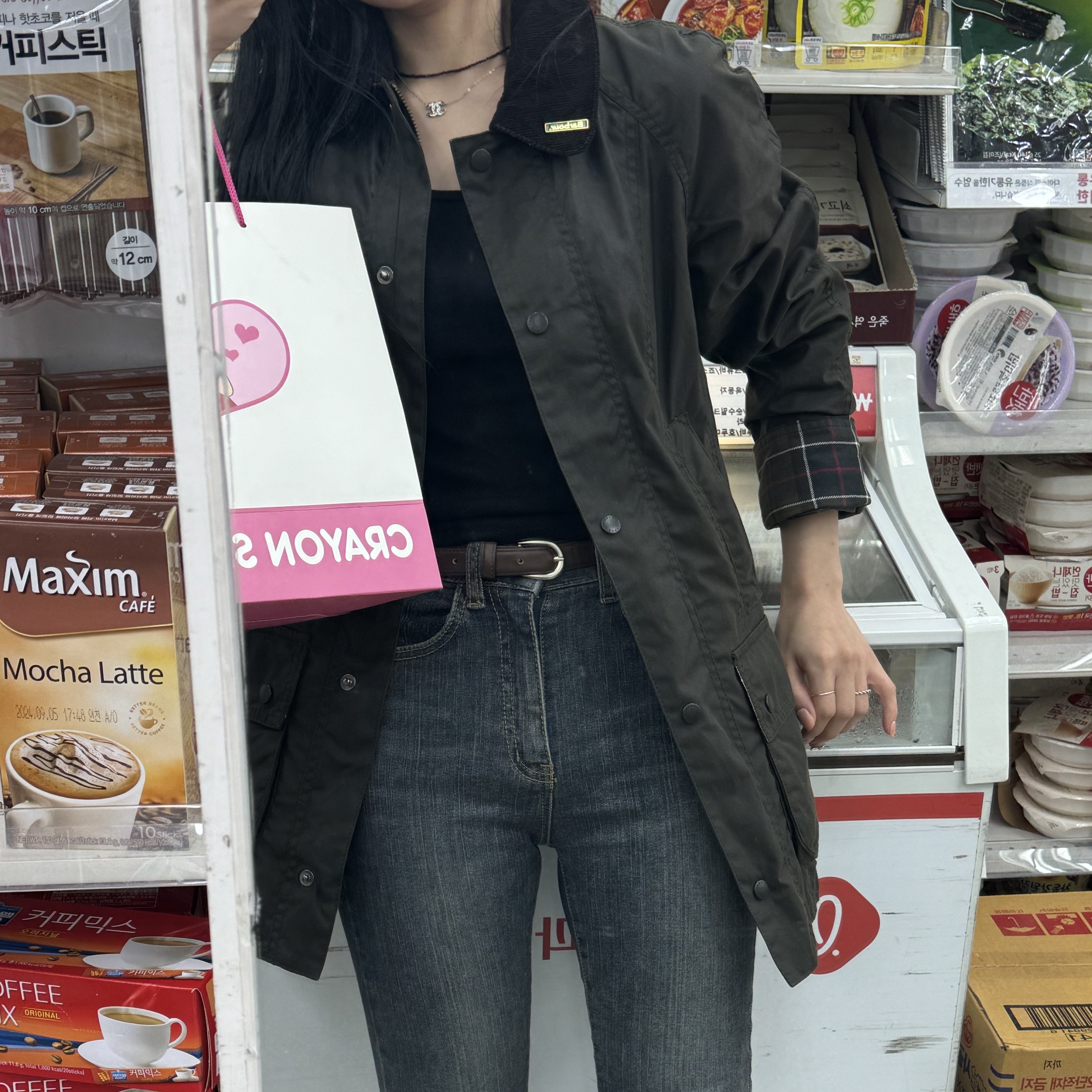 (W) Barbour Beadnell Wax Jacket Sage, (W) Hunter Original Tour Short Boots Black 착용 스타일 - 1