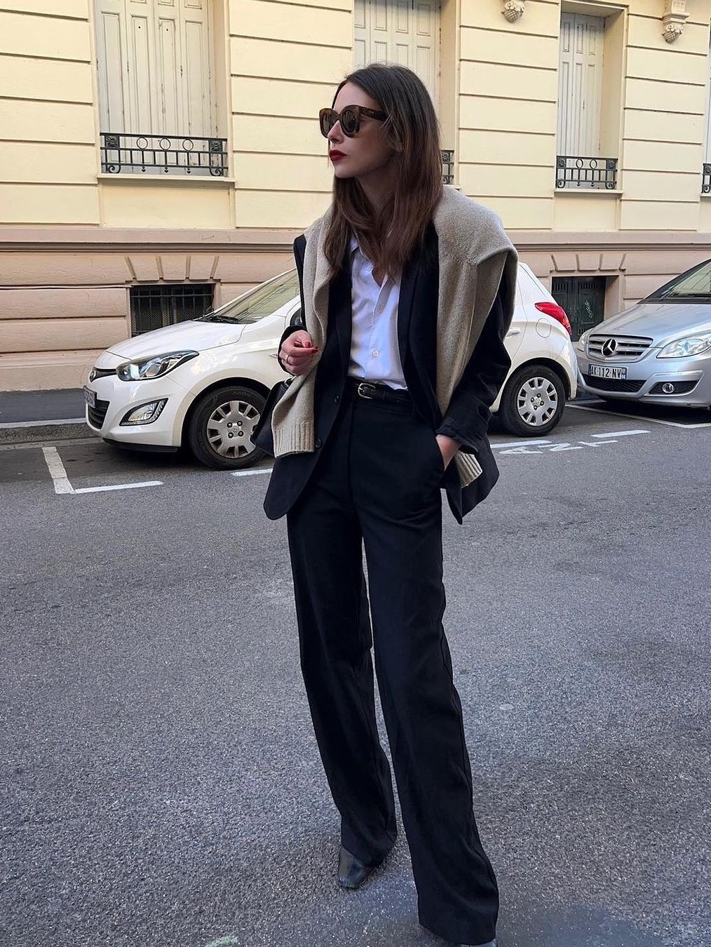 Haveless Women Front Point Trousers Black, (W) Burberry Mohair Wool Tailored Trousers Black 착용 스타일 - 2