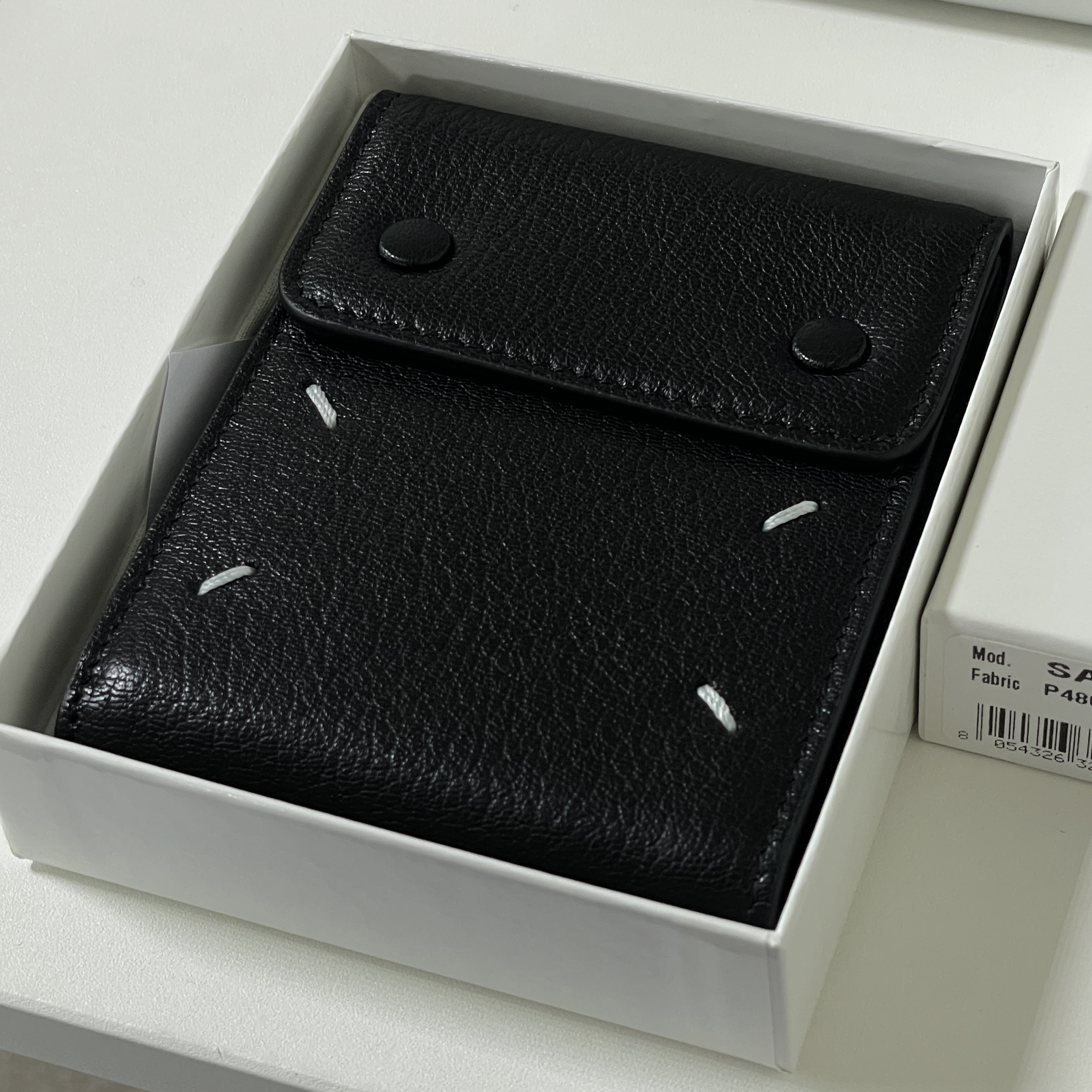 Maison Margiela Snap Closure Bi-Fold Wallet Black 착용 스타일
