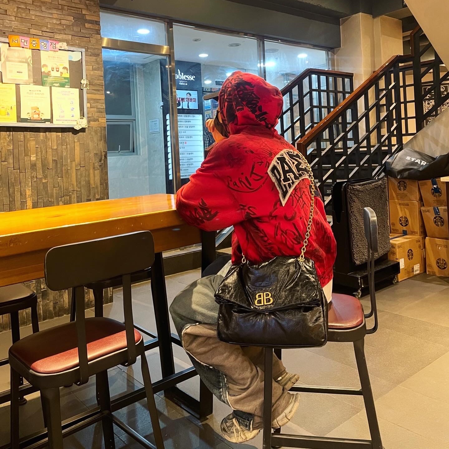 Balenciaga Skater Zip-Up Hoodie Medium Fit Red, Balenciaga 3XL Sneakers Light Beige 착용 스타일 - 2