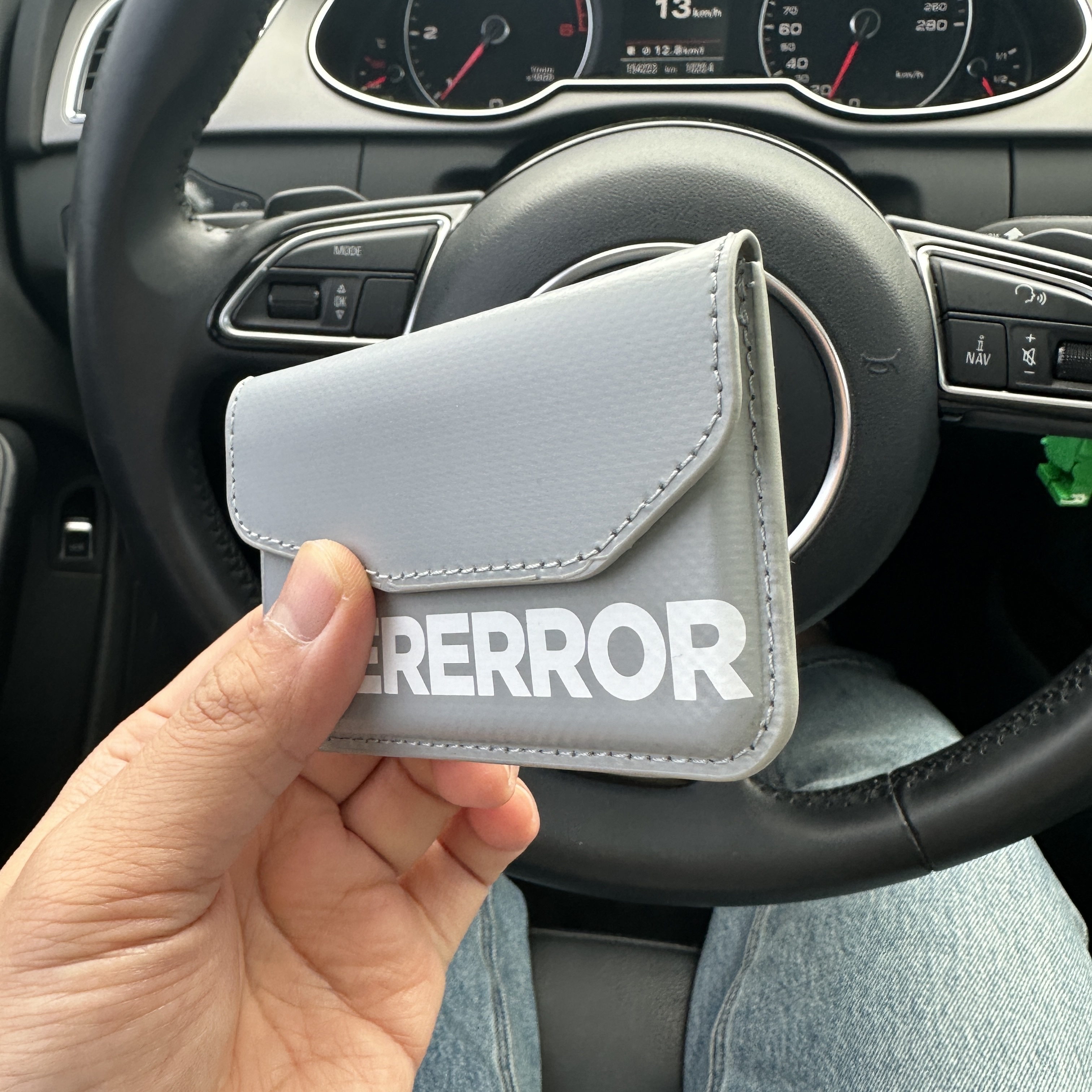 Ader Error Standic Magsafe Wallet Grey 착용 스타일 - 1