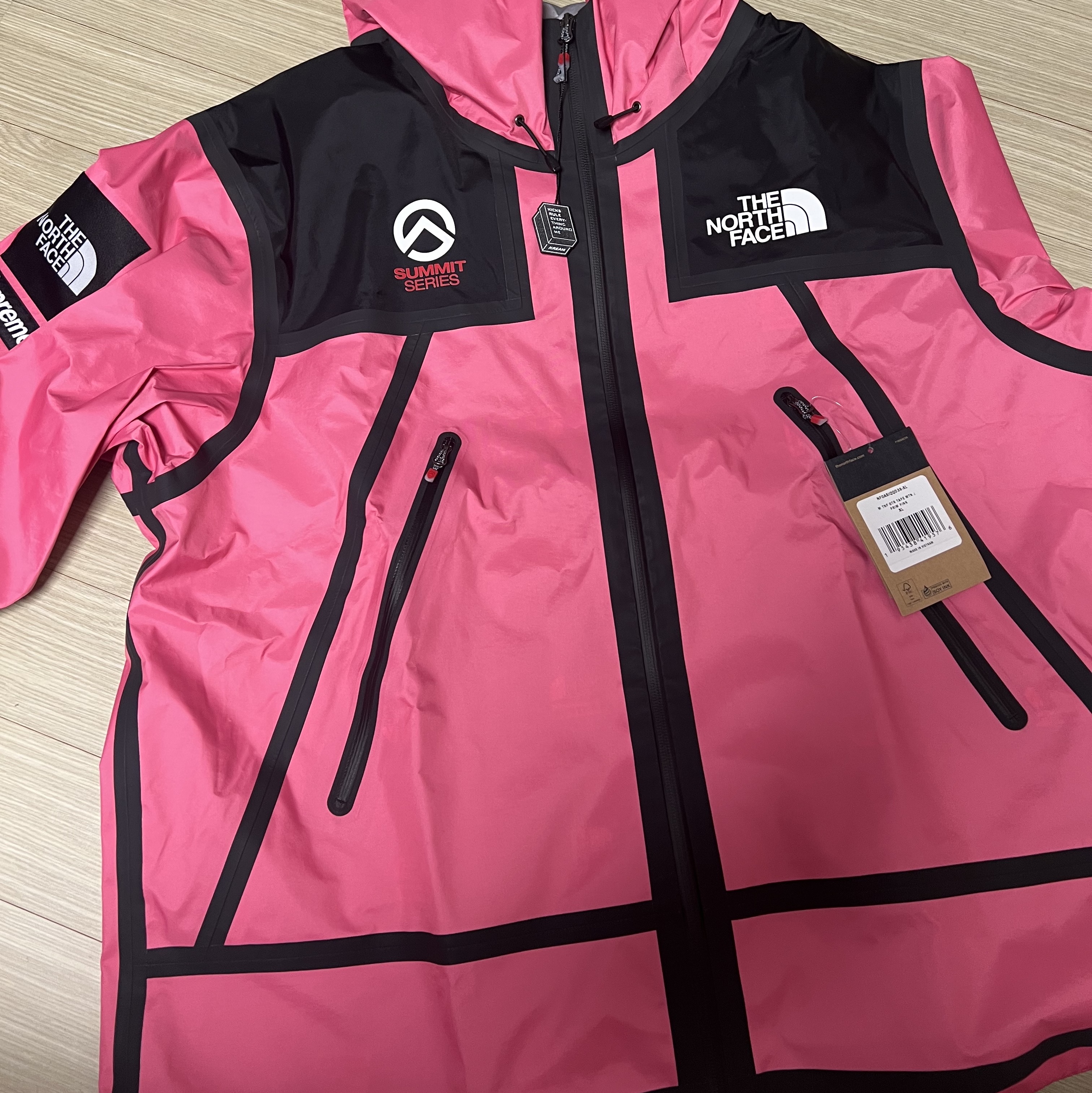 Supreme x The North Face Summit Series Outer Tape Seam Jacket Pink - 21SS 착용 스타일 - 2