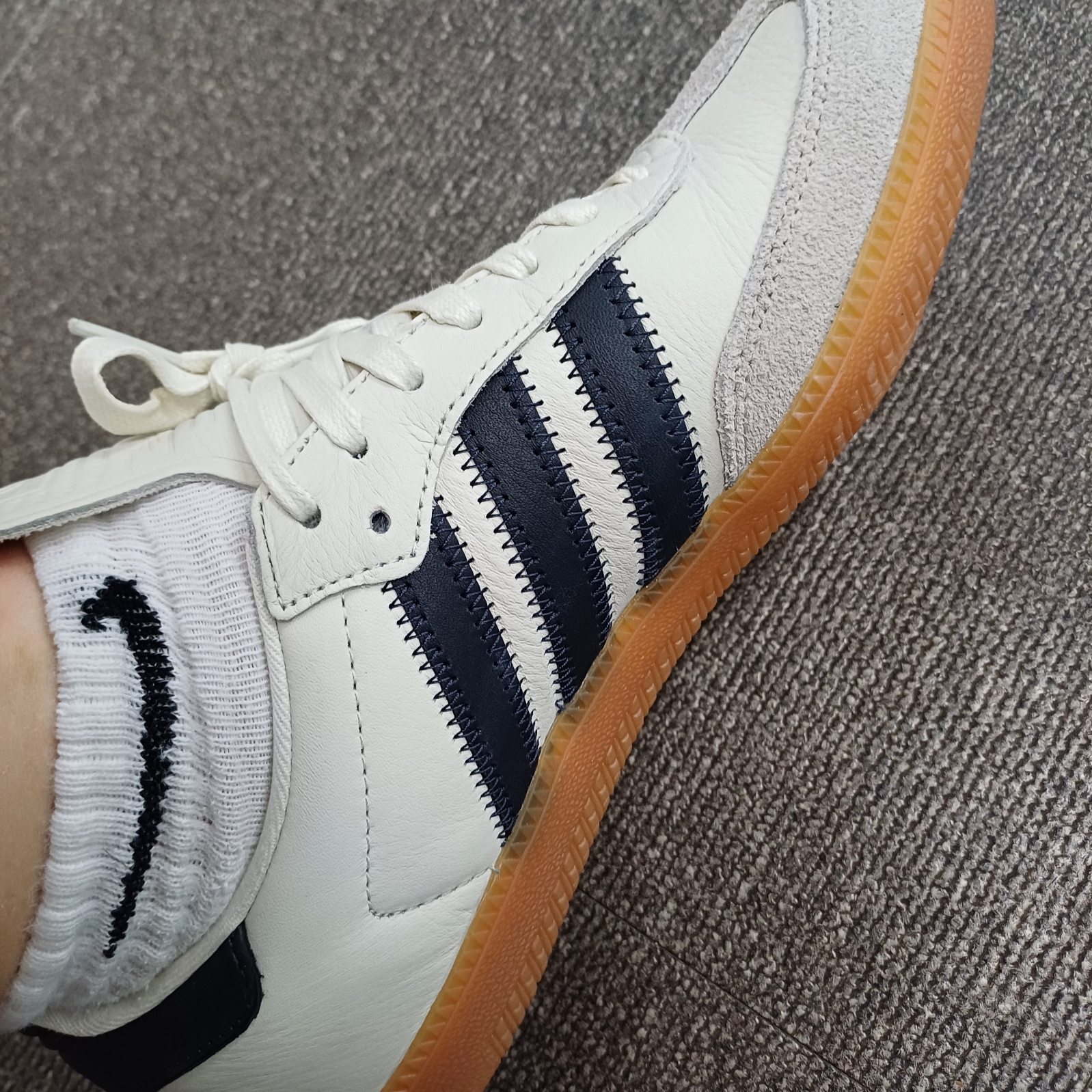 Adidas x Pharrell Williams Humanrace Samba Cloud White Night Grey 착용 스타일
