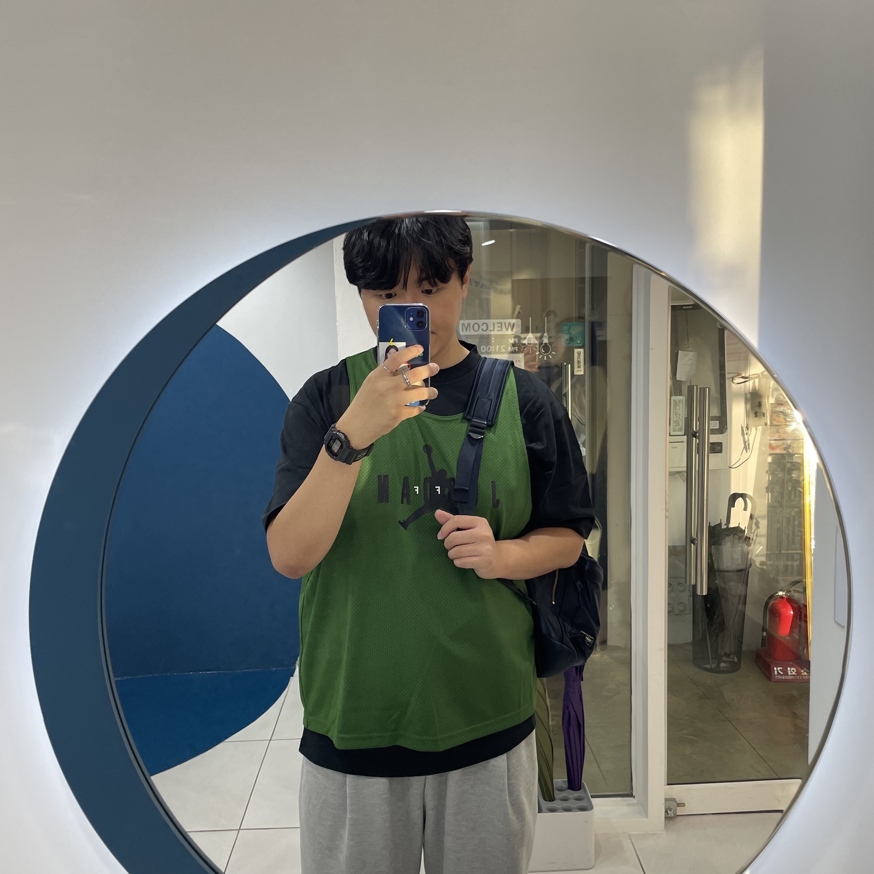 Jordan x Off-White S/S Top Forest Green Black - Asia, Porter Tanker Backpack Iron Blue 착용 스타일
