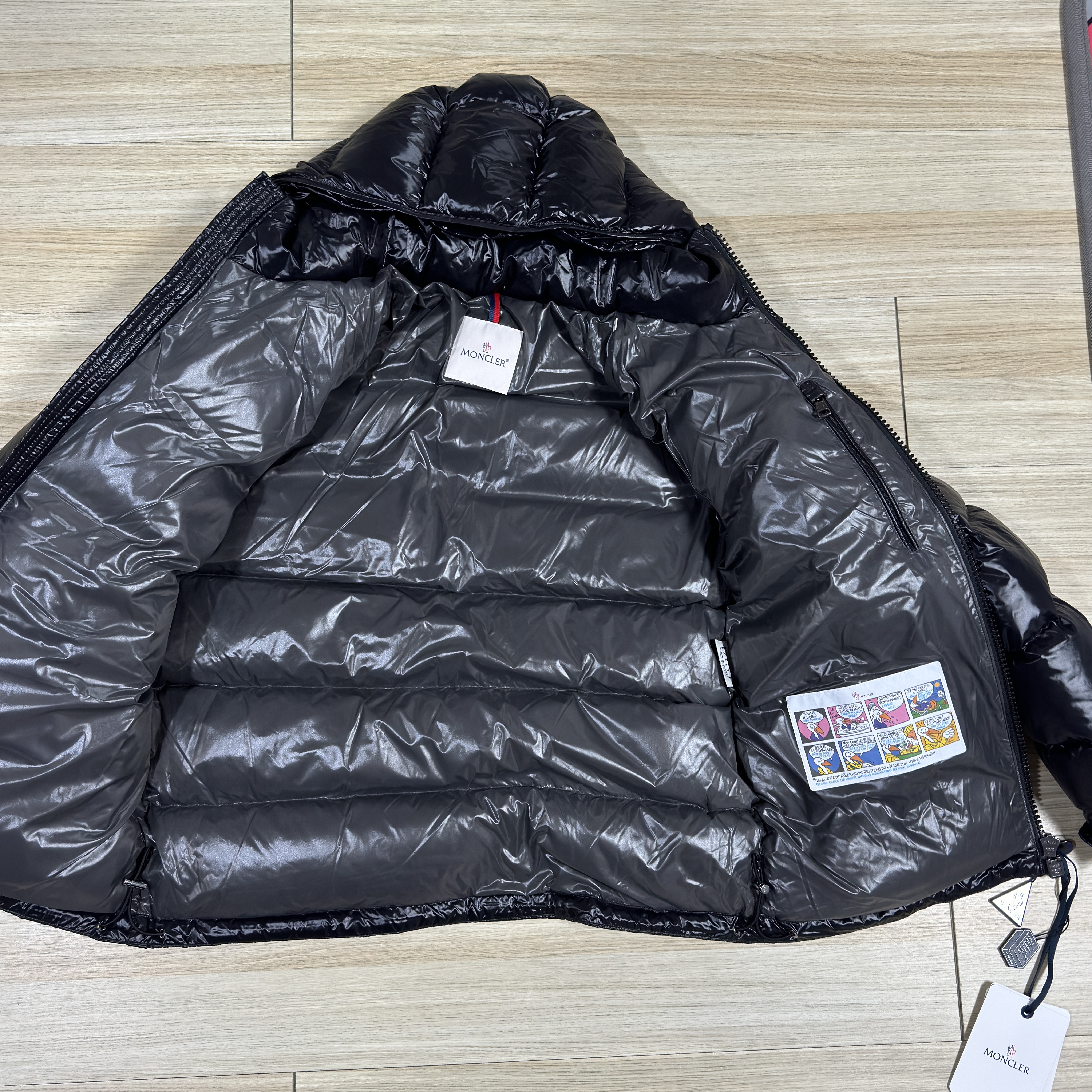 Moncler Maya Short Down Jacket Black - 23FW 착용 스타일 - 2