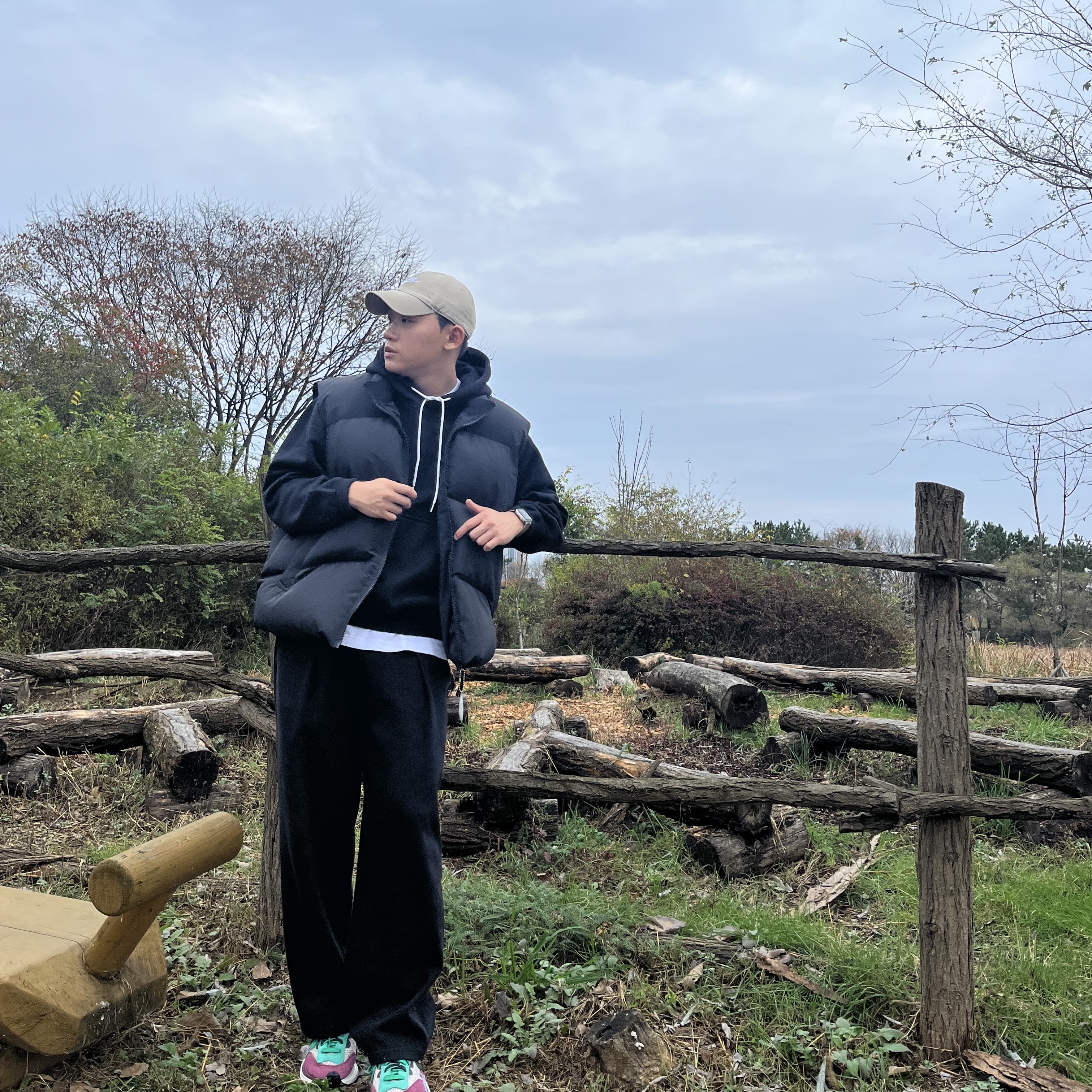 Nike x Sacai VaporWaffle String & Black Villain Red, Nike NRG Solo Swoosh Fleece Hoodie Black White - Asia 착용 스타일 - 1