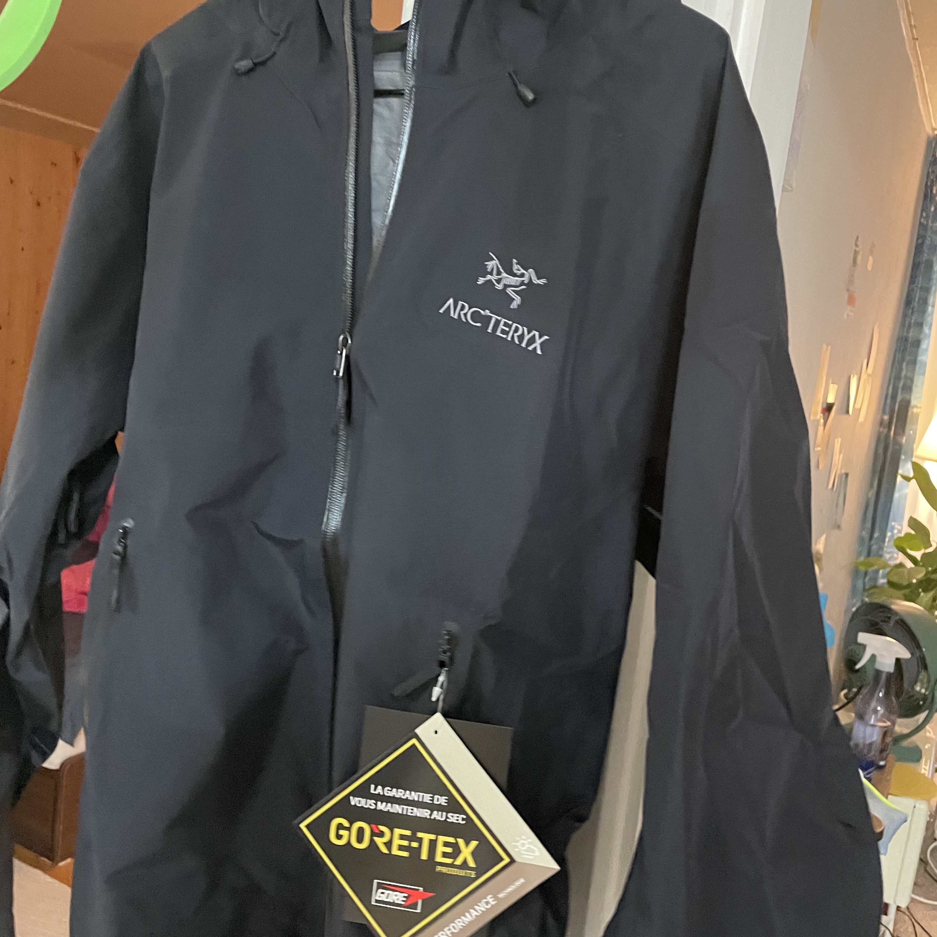 Arc'teryx Beta LT Jacket Black 착용 스타일