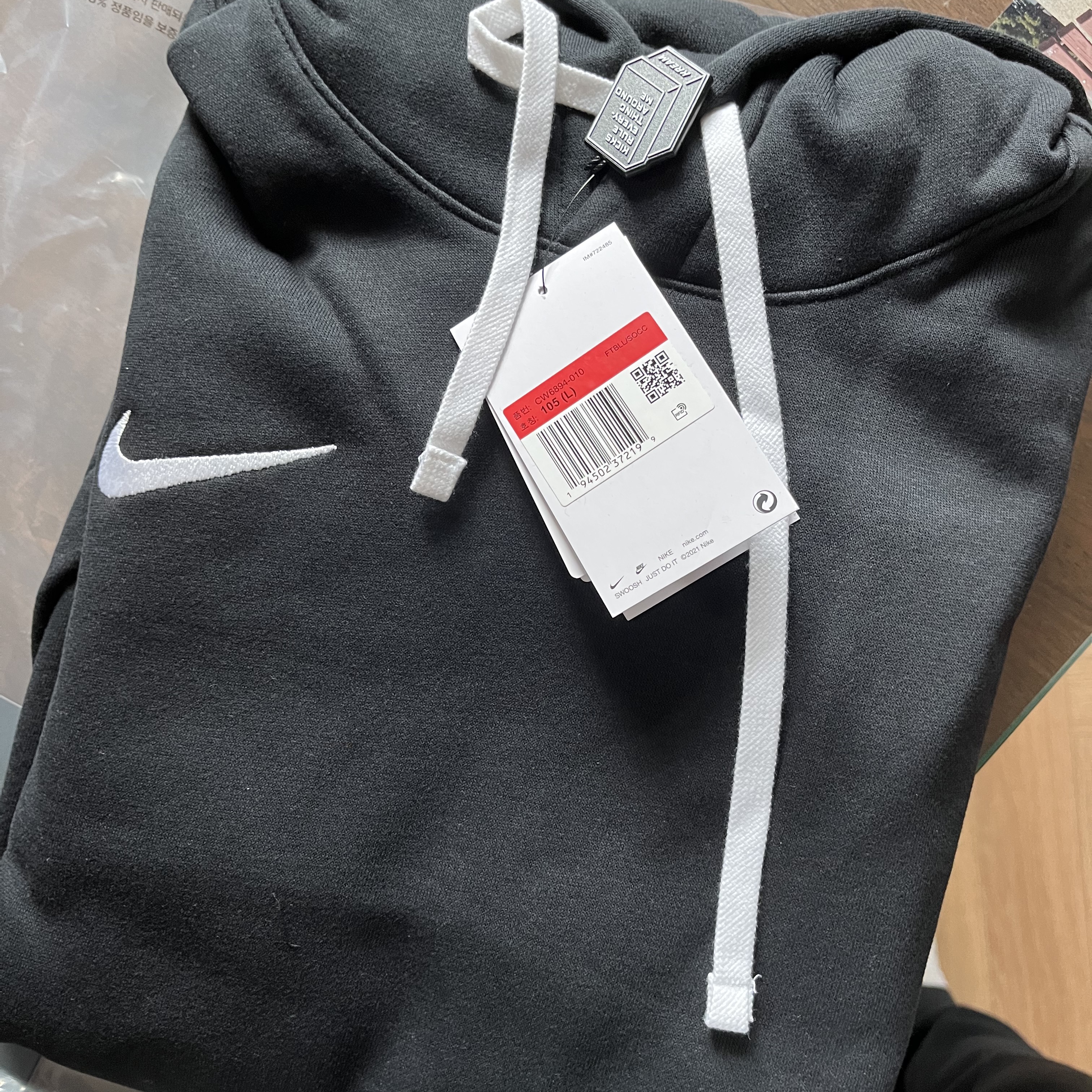 Nike Park Swoosh Hoodie Black 착용 스타일 - 1