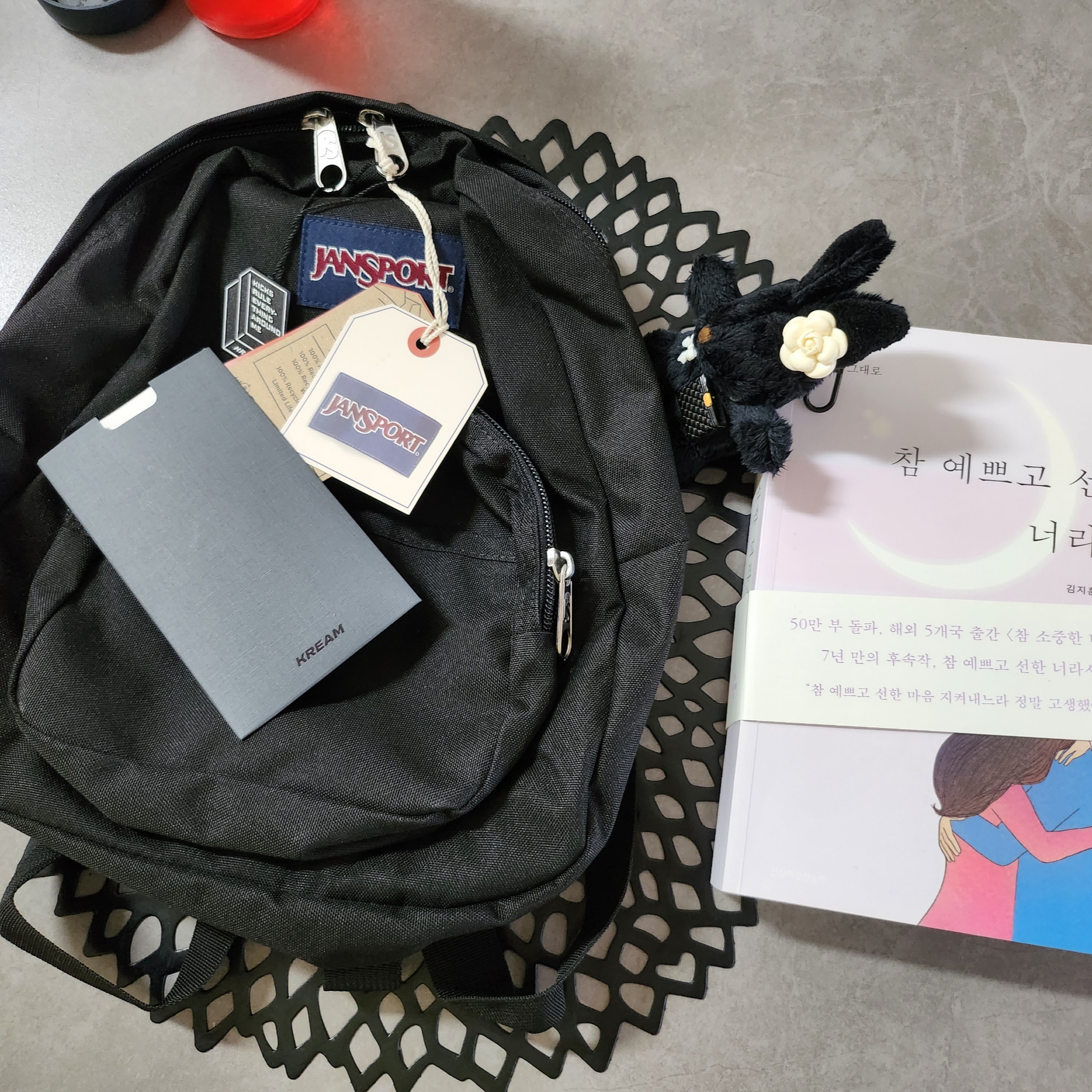 Jansport Half Pint Mini Backpack Black 착용 스타일 - 2