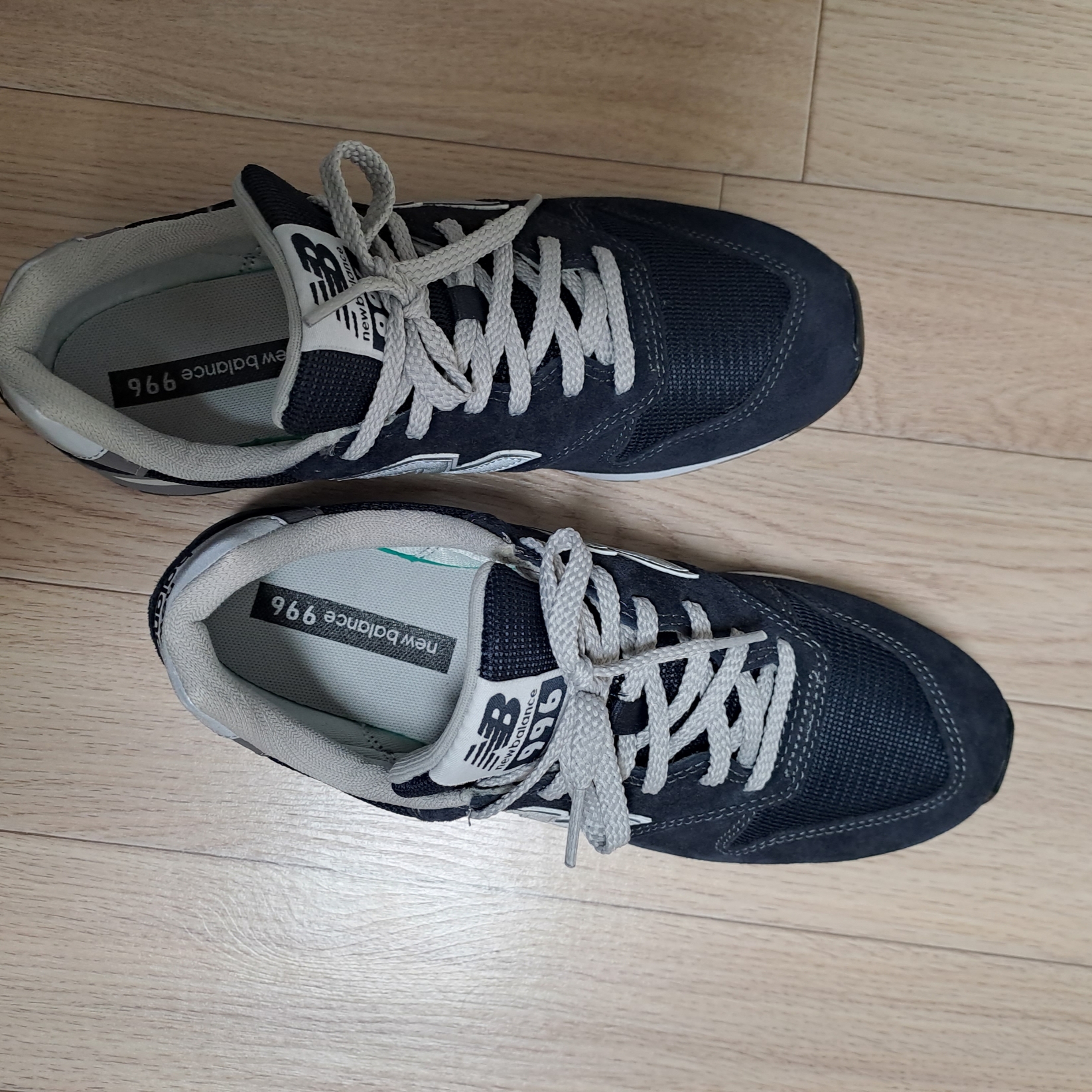 New Balance 996 Navy Silver 착용 스타일 - 3