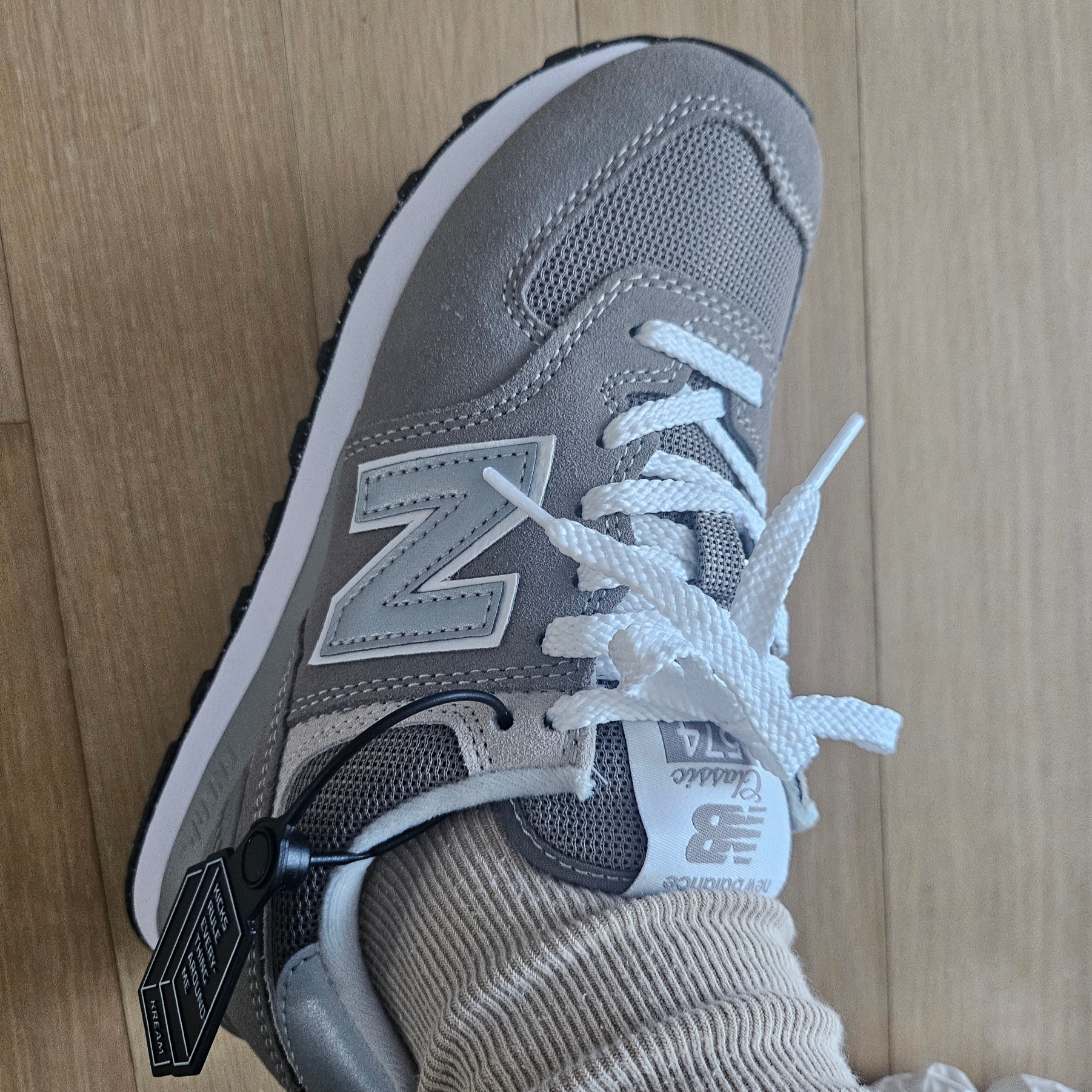 (W) New Balance 574 Worn By Anyone Grey - B Standard 착용 스타일