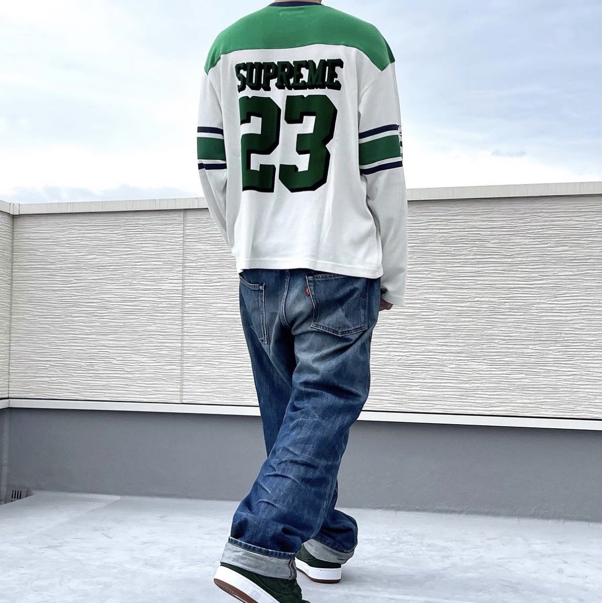 Supreme Bumblebee L/S Football Top White - 23FW 착용 스타일