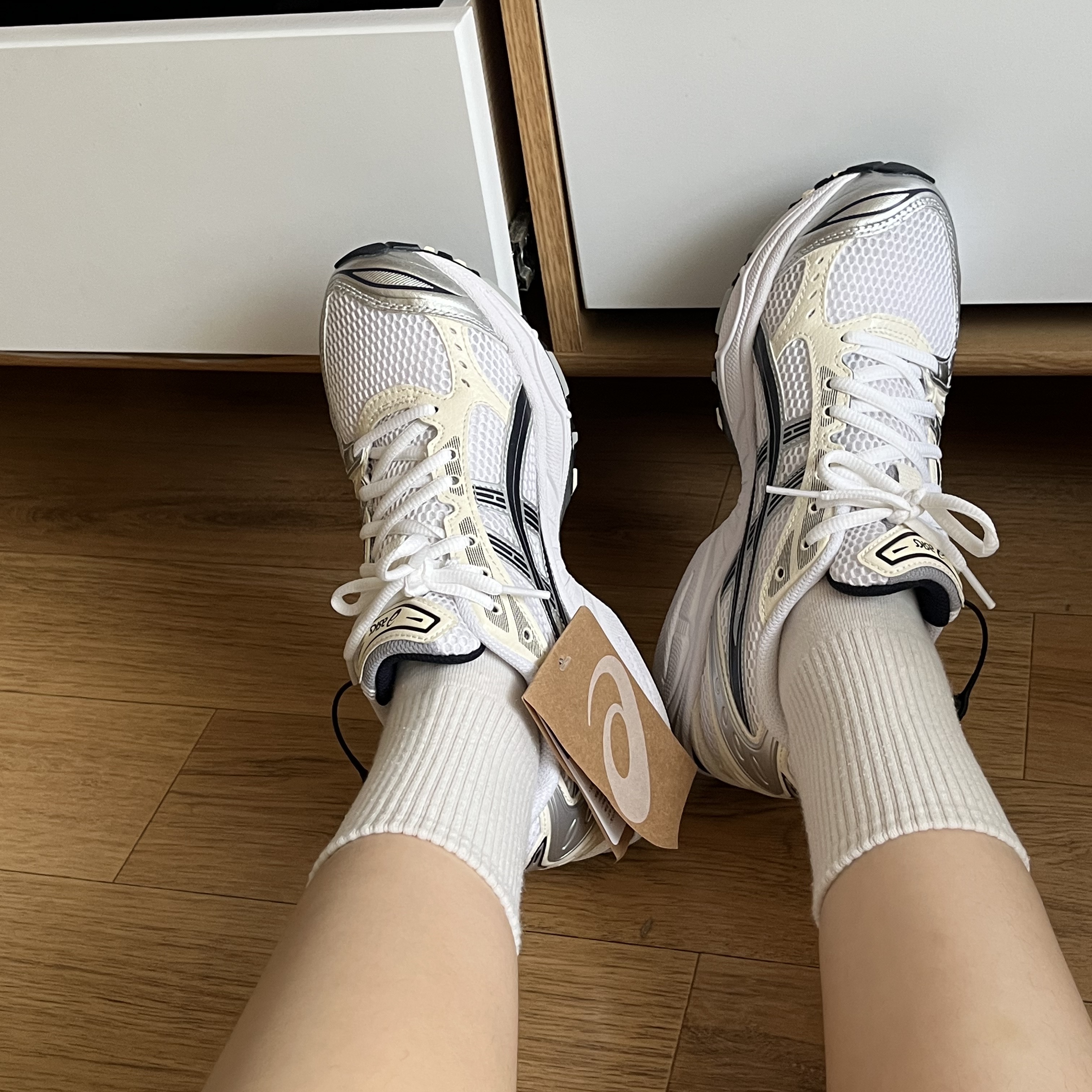 (W) Asics Gel-Kayano 14 White Midnight 착용 스타일