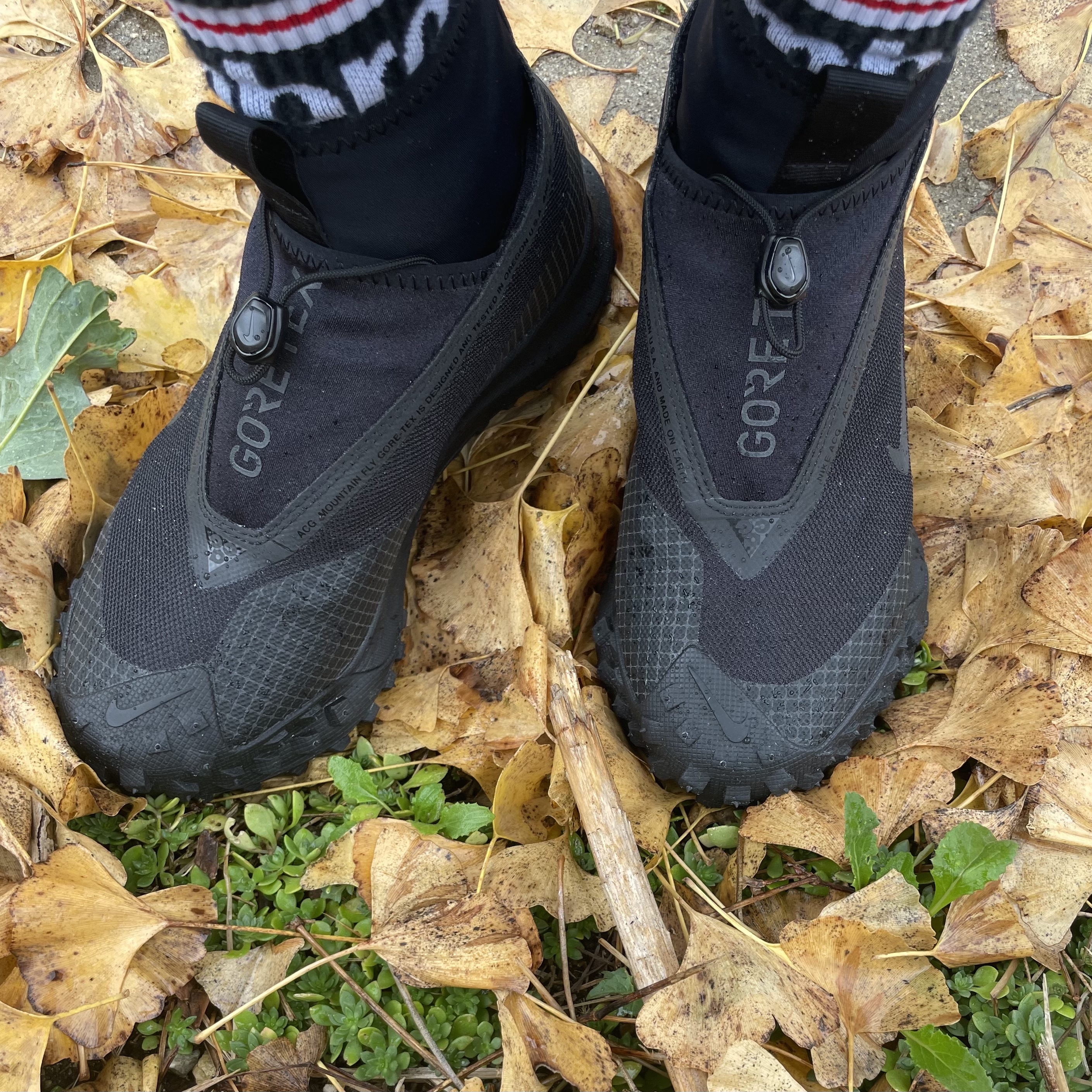 Nike ACG Mountain Fly Gore-Tex Black and Dark Grey 착용 스타일