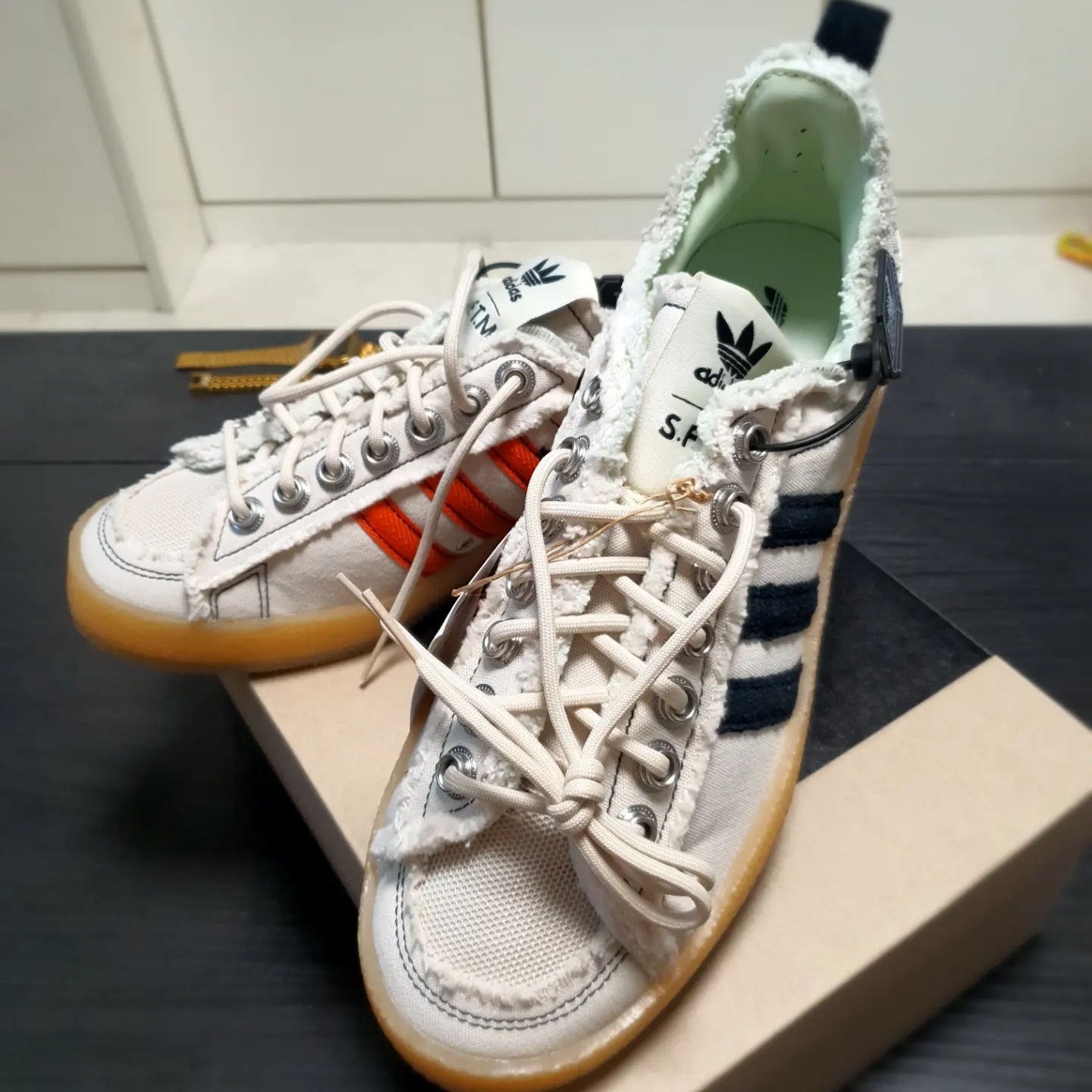 Adidas x Song for the Mute Campus 80s Bliss Core Black 착용 스타일 - 3