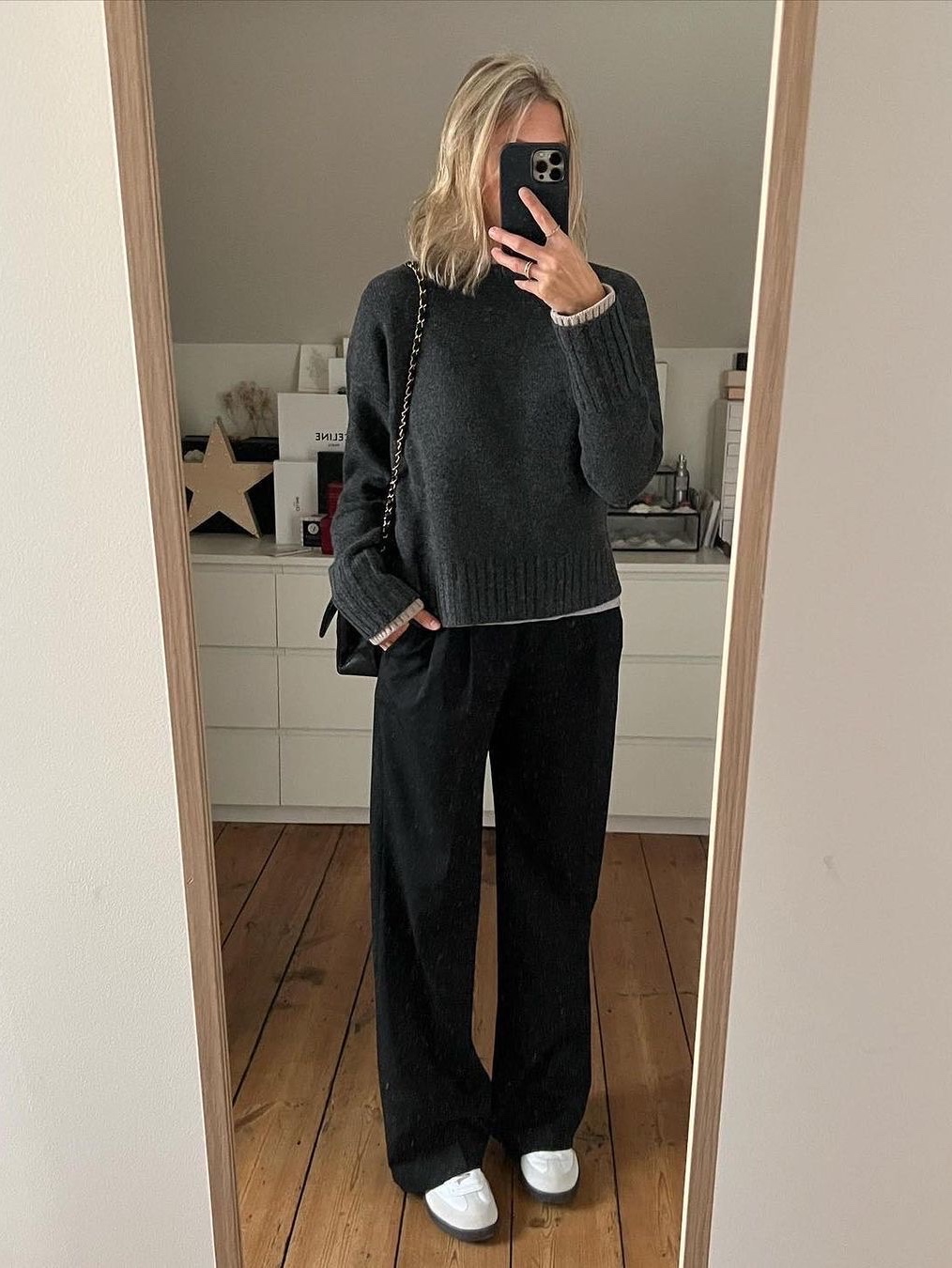 Haveless Women Front Point Trousers Black, (W) Burberry Mohair Wool Tailored Trousers Black 착용 스타일 - 4