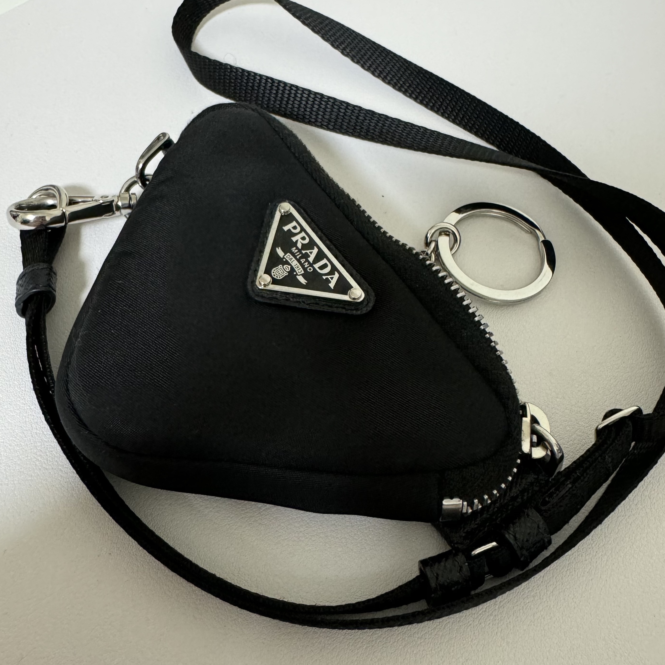 Prada Re-Nylon Mini Pouch Black 착용 스타일